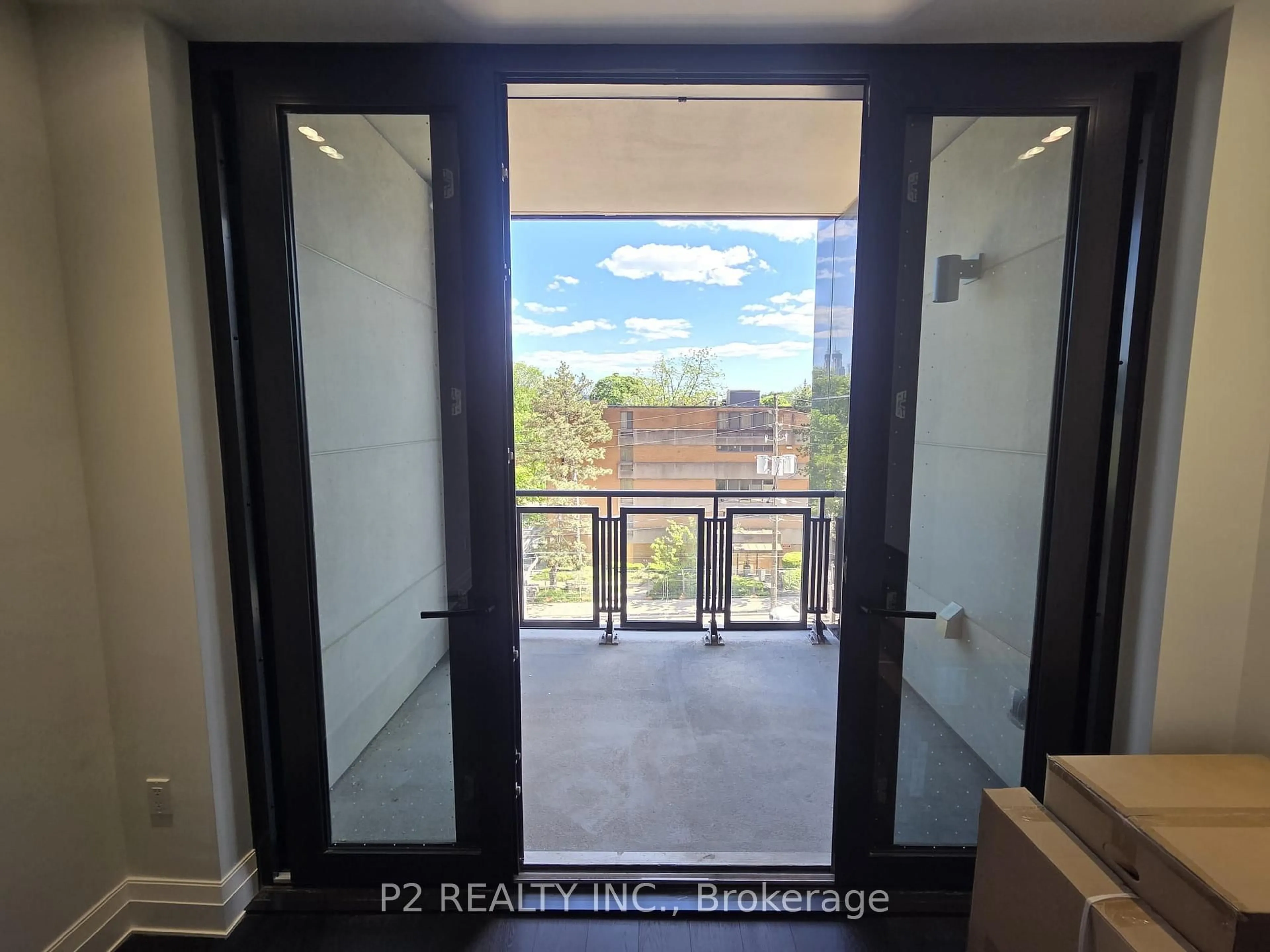 Indoor entryway for 2 Forest Hill Rd #406, Toronto Ontario M4V 2L3