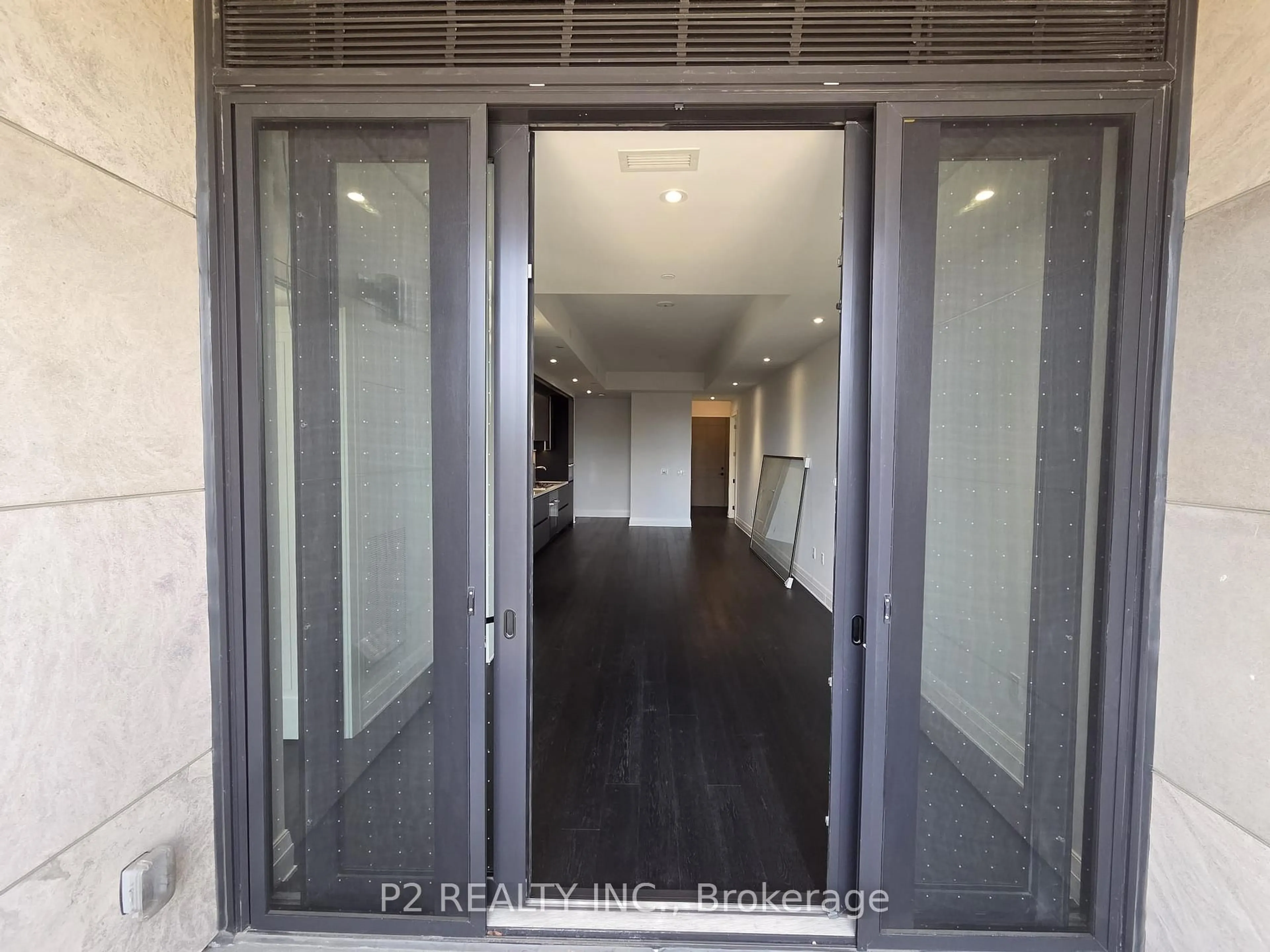 Indoor foyer for 2 Forest Hill #407, Toronto Ontario M4V 2L3