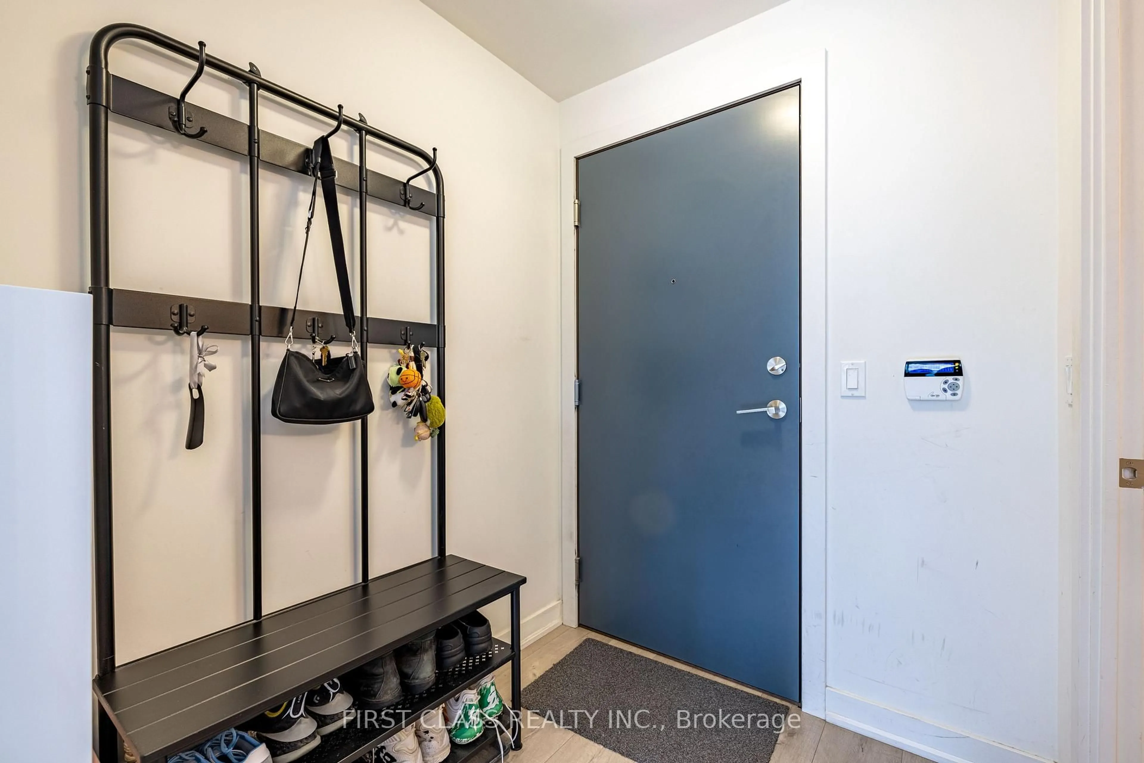 Indoor entryway for 199 Richmond St W St #1105, Toronto Ontario M5V 0H4