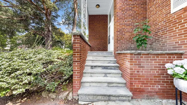 7 The Links Rd, Toronto 5