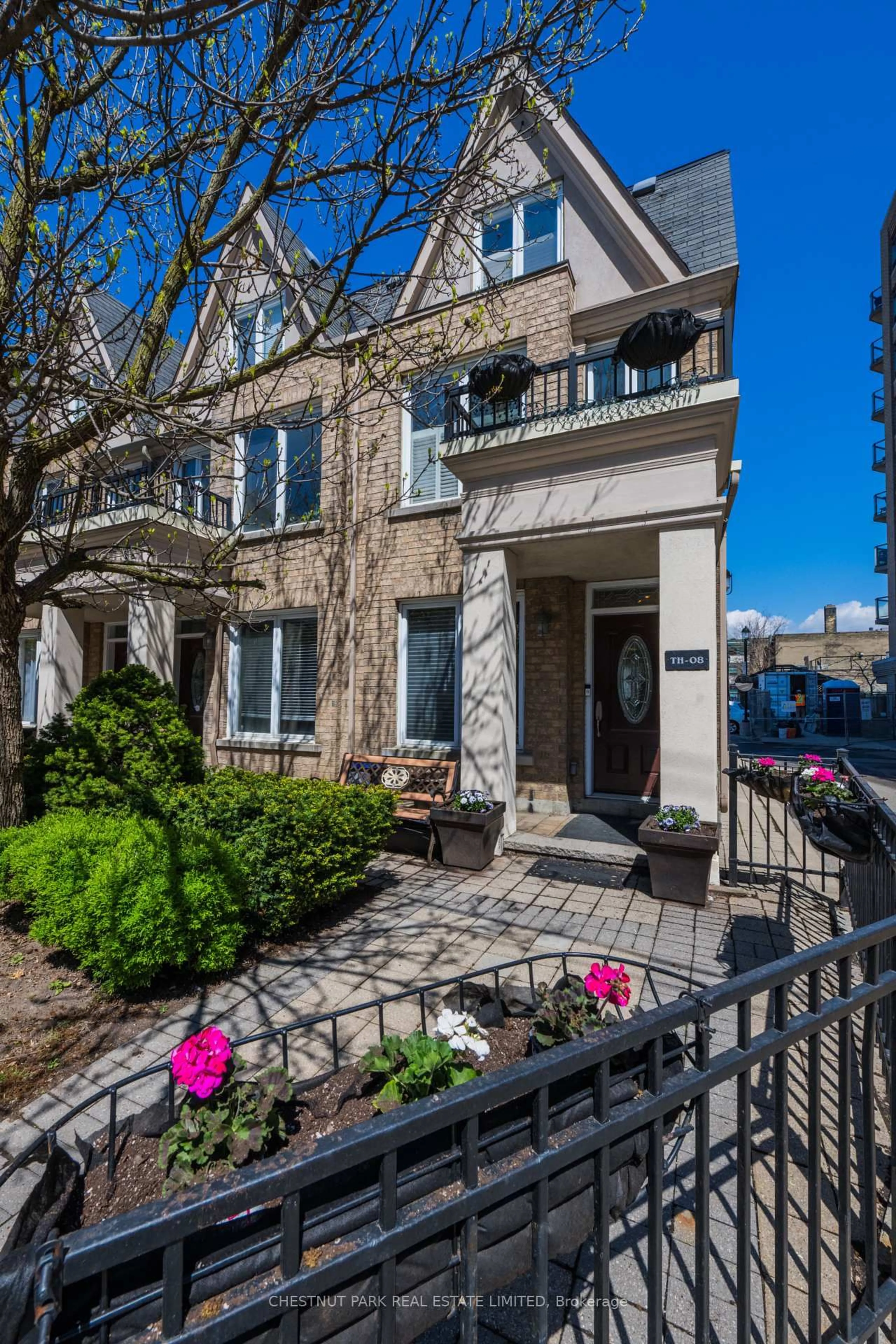 Unknown for 140 Bathurst St #TH8, Toronto Ontario M5V 3N8