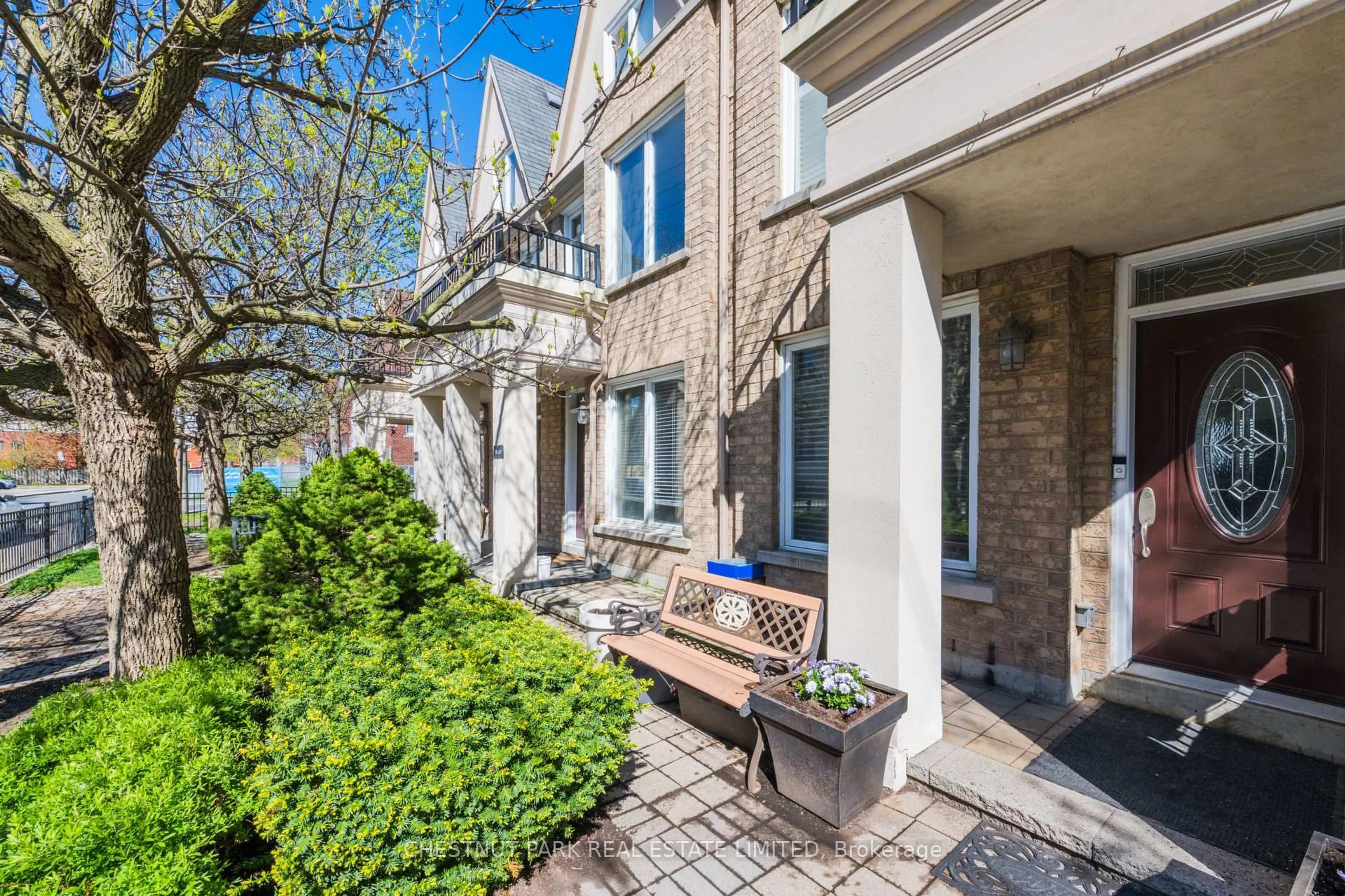 Patio, street for 140 Bathurst St #TH8, Toronto Ontario M5V 3N8