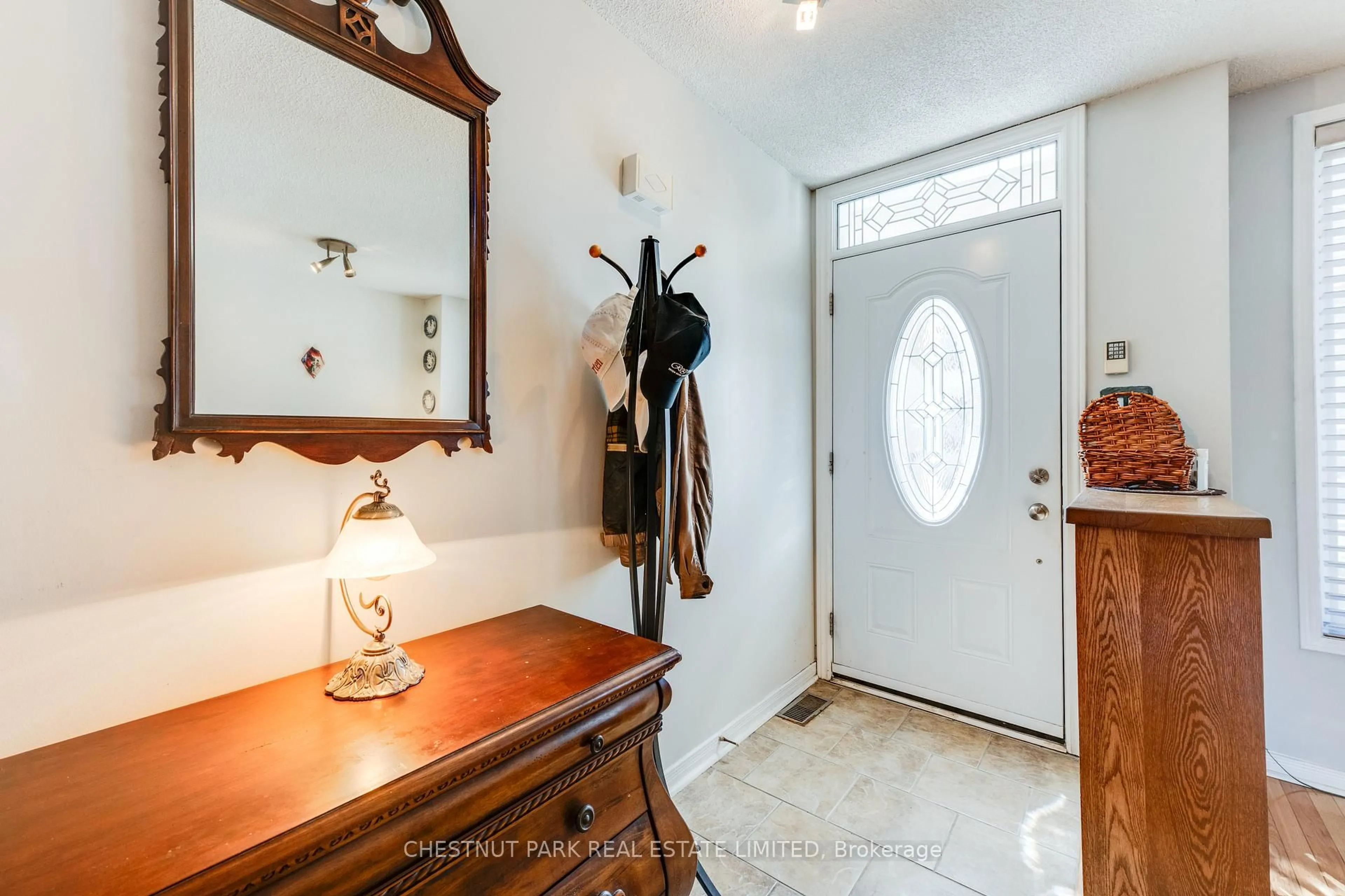 Indoor entryway for 140 Bathurst St #TH8, Toronto Ontario M5V 3N8