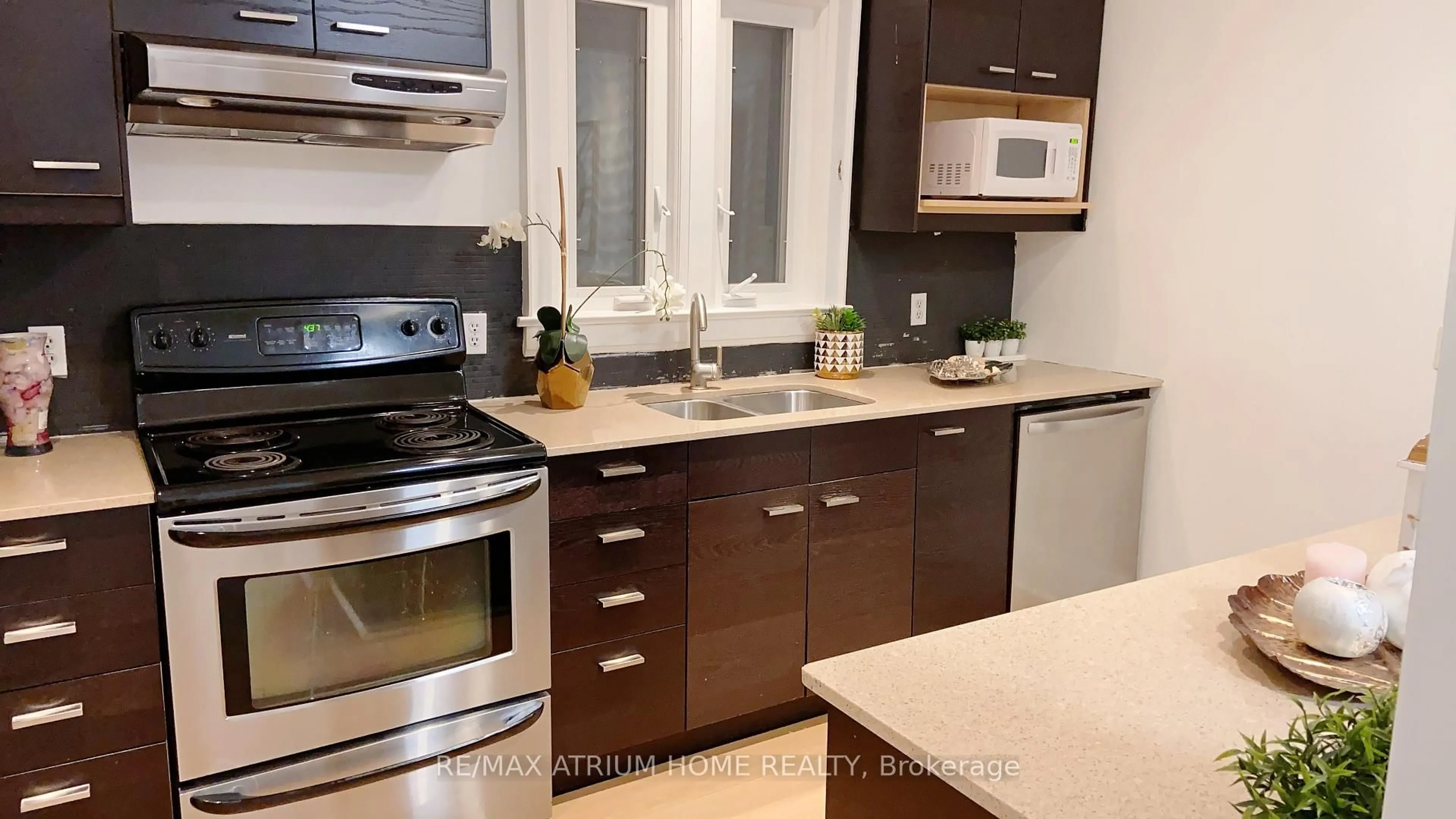 Contemporary kitchen, unknown for 361 Fairlawn Ave, Toronto Ontario M5M 1T5