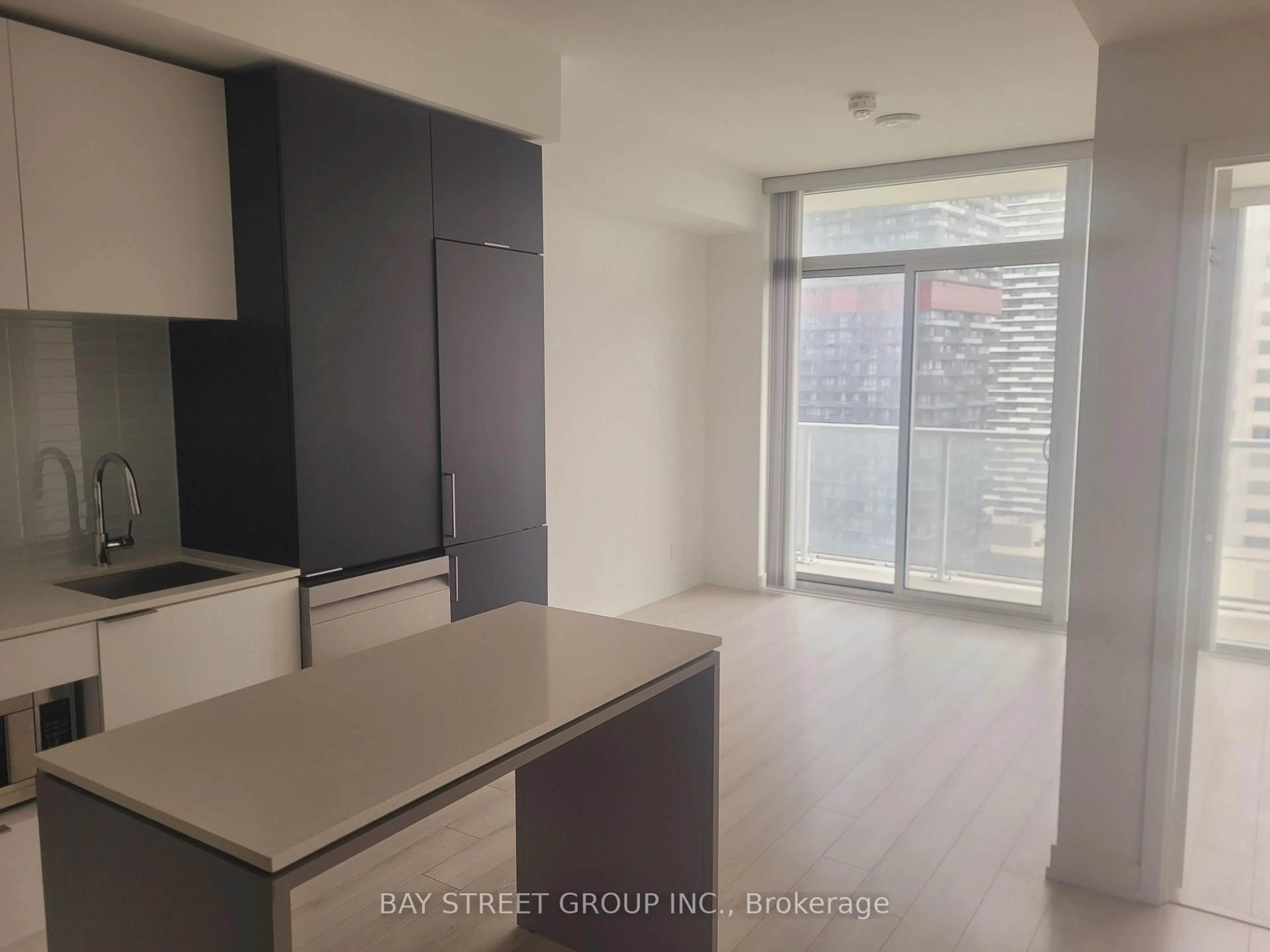 Unknown for 33 Helendale Ave #2108, Toronto Ontario M4R 0A4