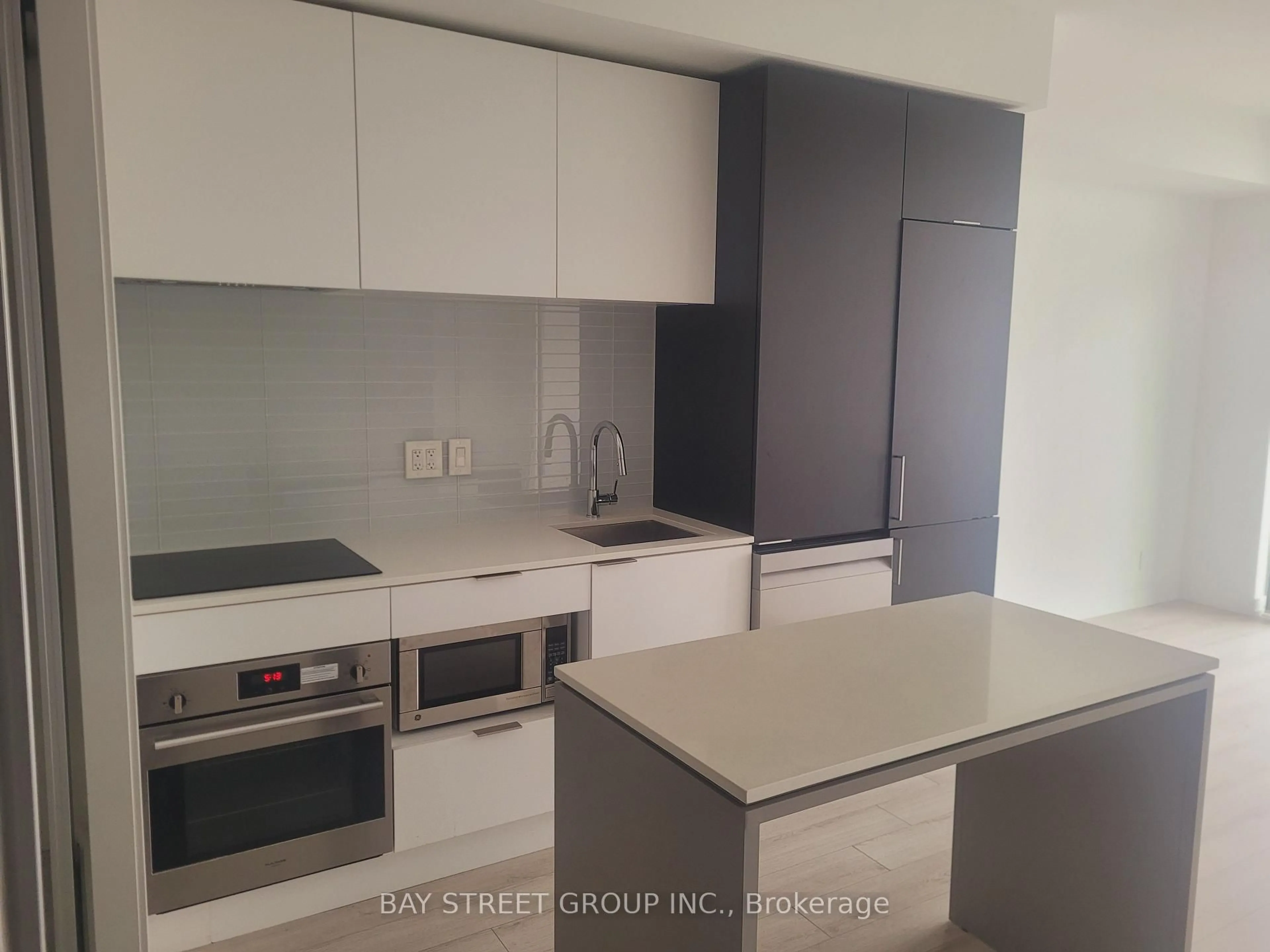 Standard kitchen, unknown for 33 Helendale Ave #2108, Toronto Ontario M4R 0A4