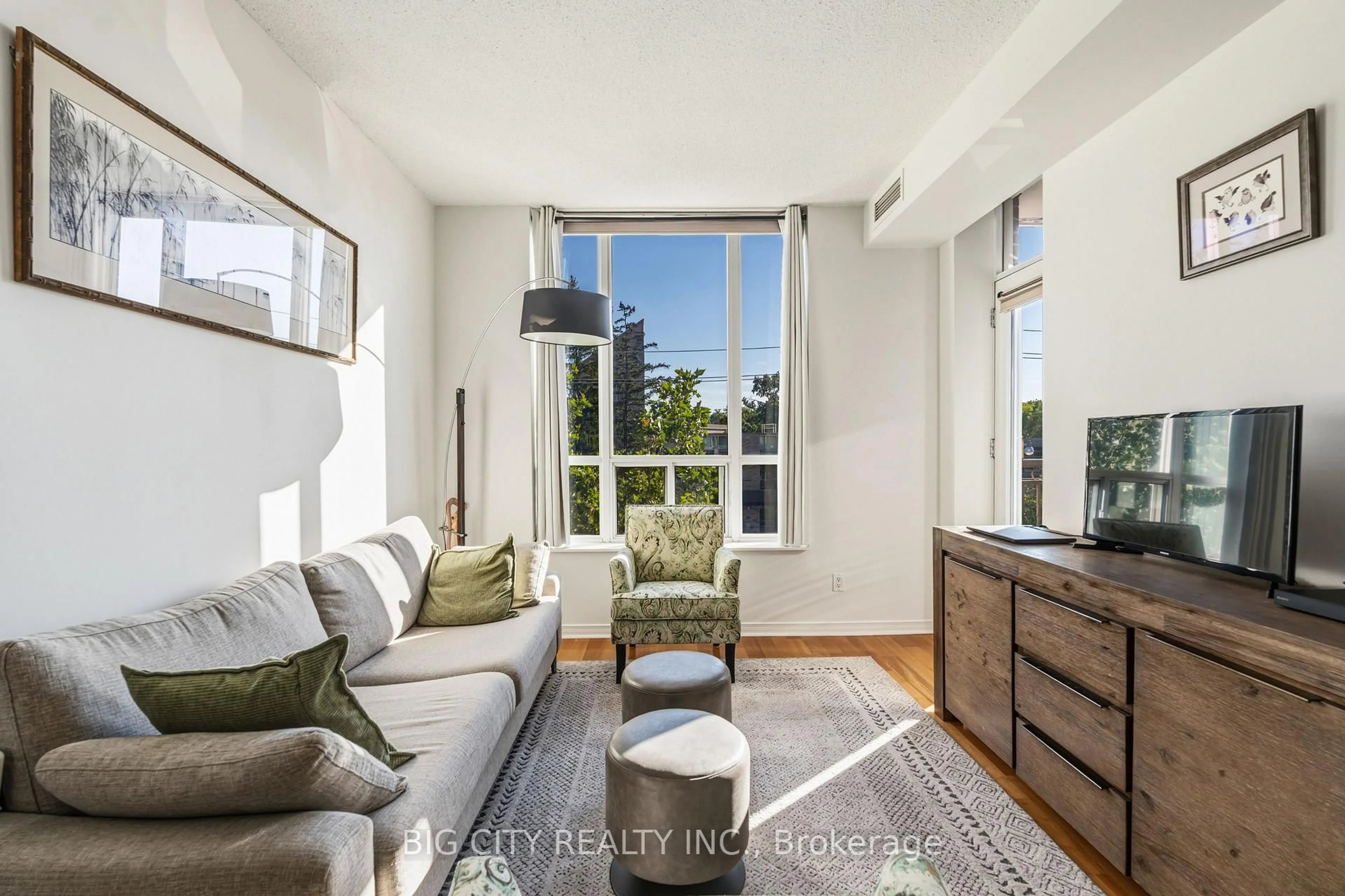 Living room with furniture, unknown for 455 Rosewell Ave #412, Toronto Ontario M4R 2H9