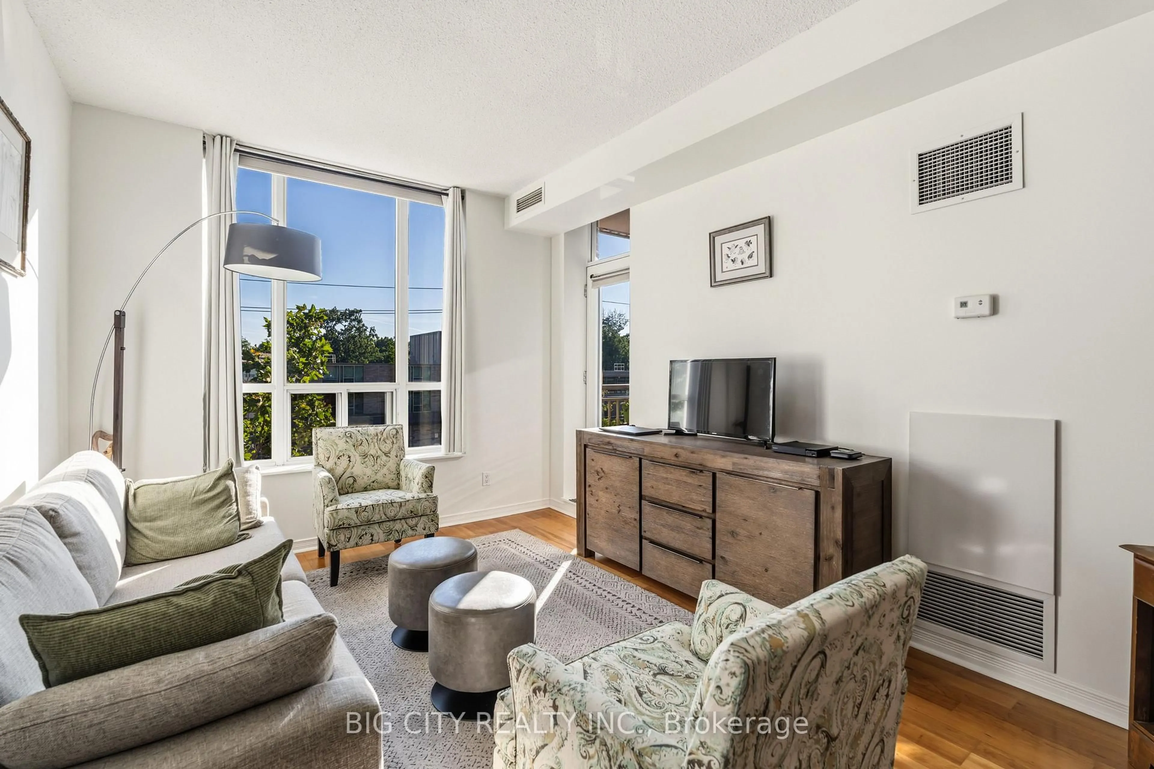 Living room with furniture, unknown for 455 Rosewell Ave #412, Toronto Ontario M4R 2H9