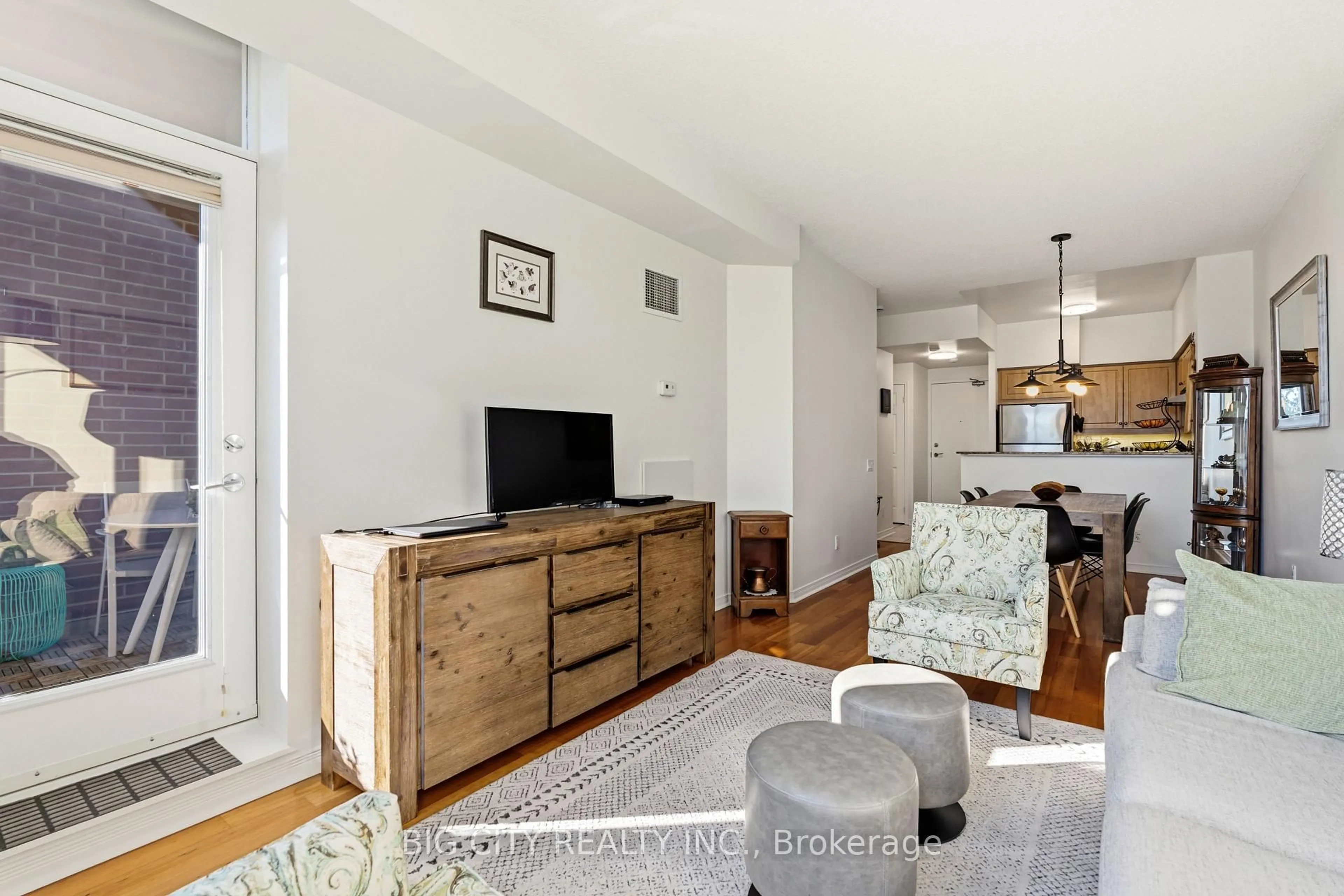 Living room with furniture, unknown for 455 Rosewell Ave #412, Toronto Ontario M4R 2H9