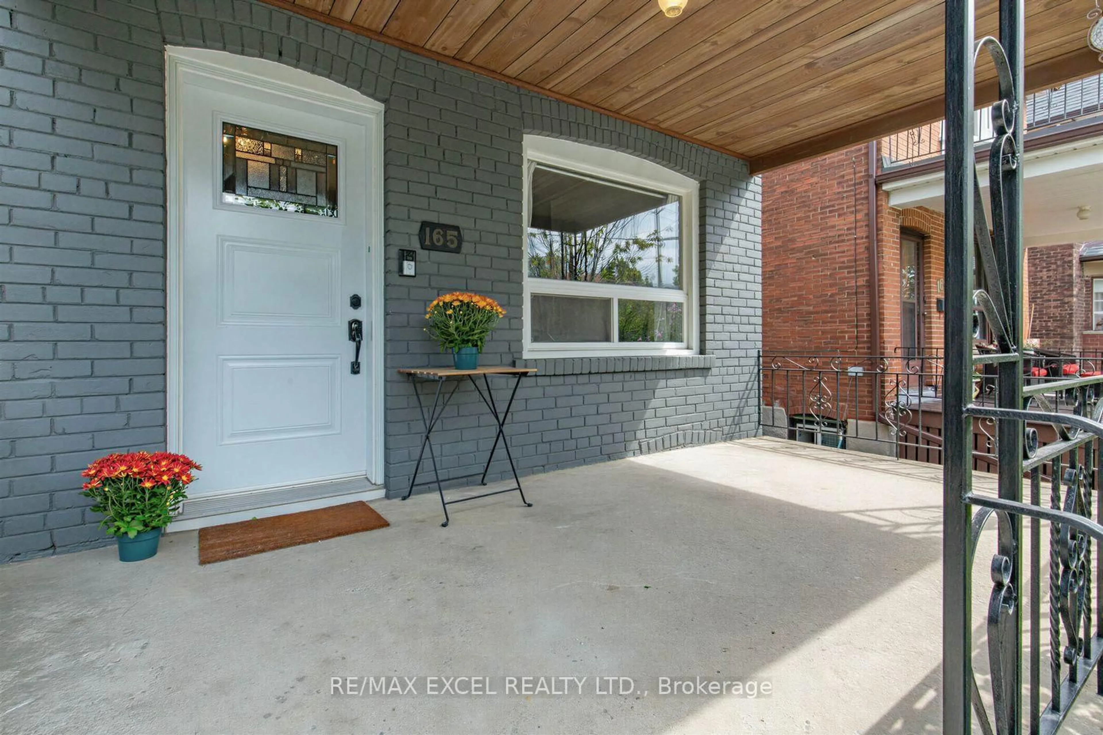 Indoor entryway for 165 Winona Dr, Toronto Ontario M6G 3T1