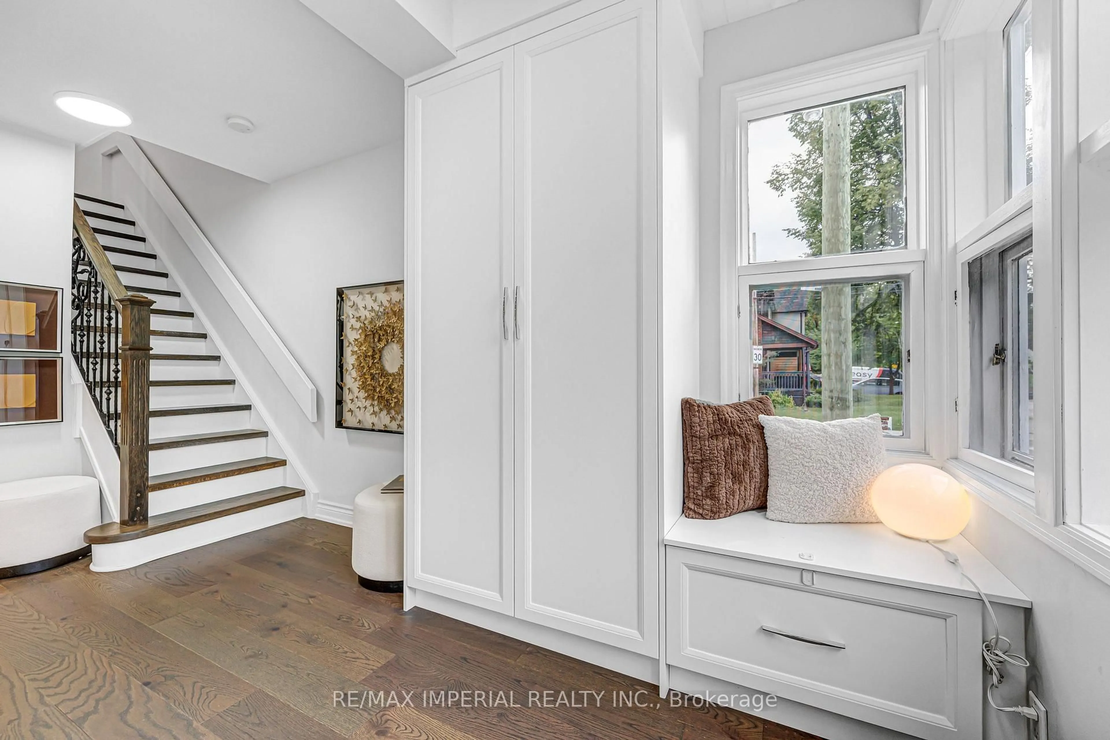 Indoor entryway for 609 Millwood Rd, Toronto Ontario M4S 1K9