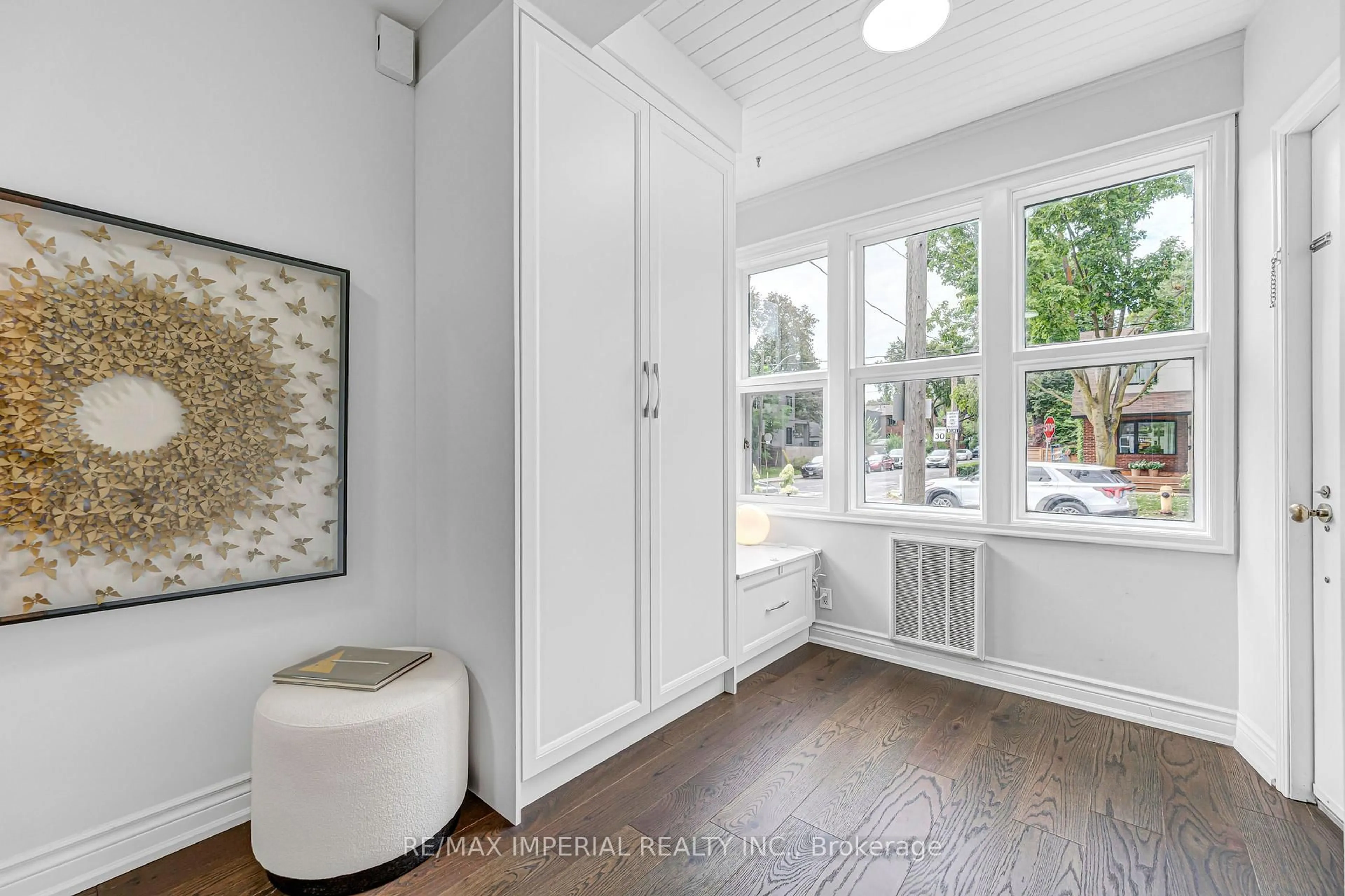 Indoor entryway for 609 Millwood Rd, Toronto Ontario M4S 1K9
