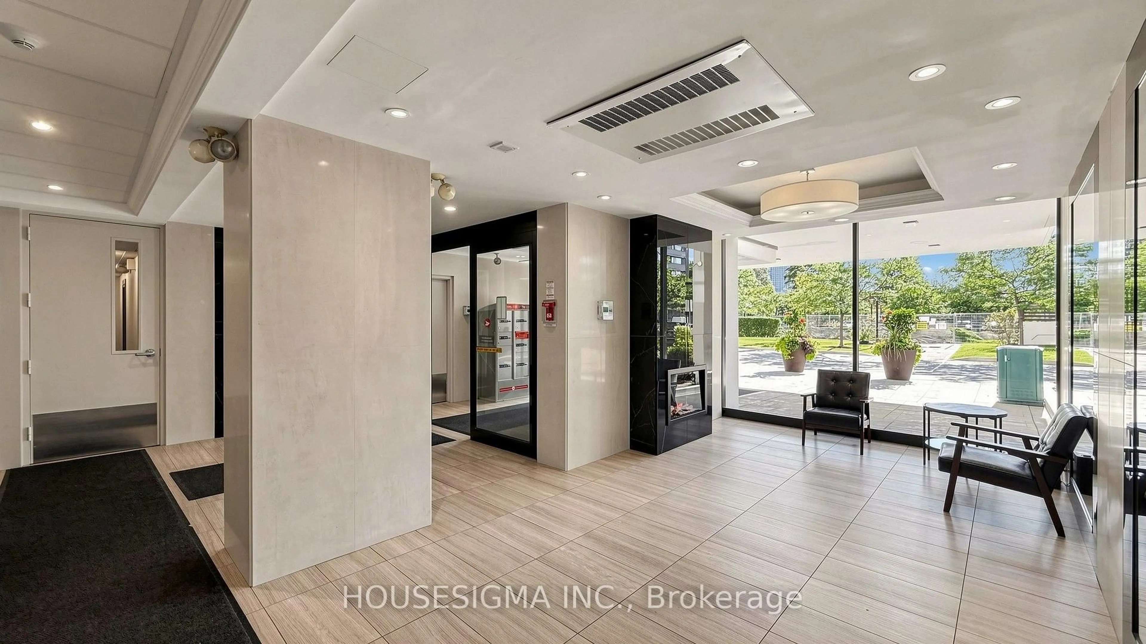 Indoor foyer for 725 Don Mills Rd #305, Toronto Ontario M3C 1S6