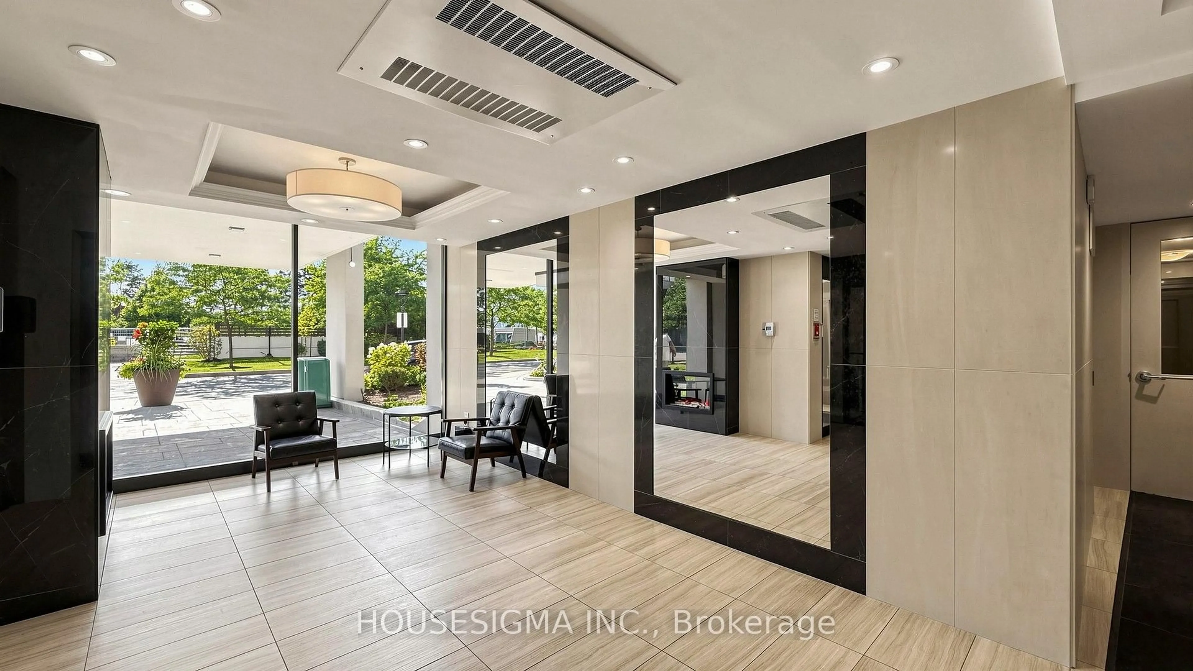 Indoor foyer for 725 Don Mills Rd #305, Toronto Ontario M3C 1S6