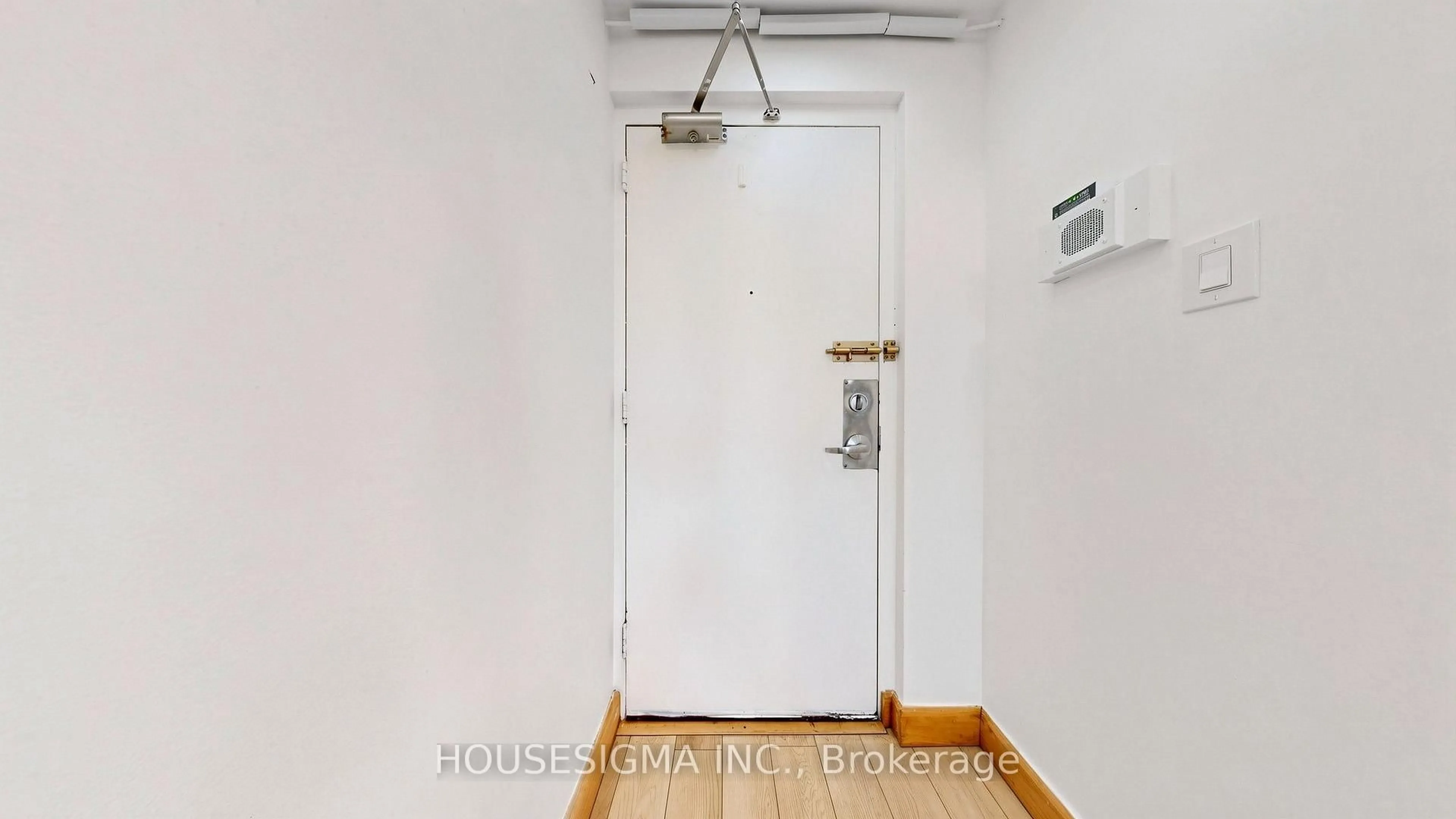 Unknown for 725 Don Mills Rd #305, Toronto Ontario M3C 1S6