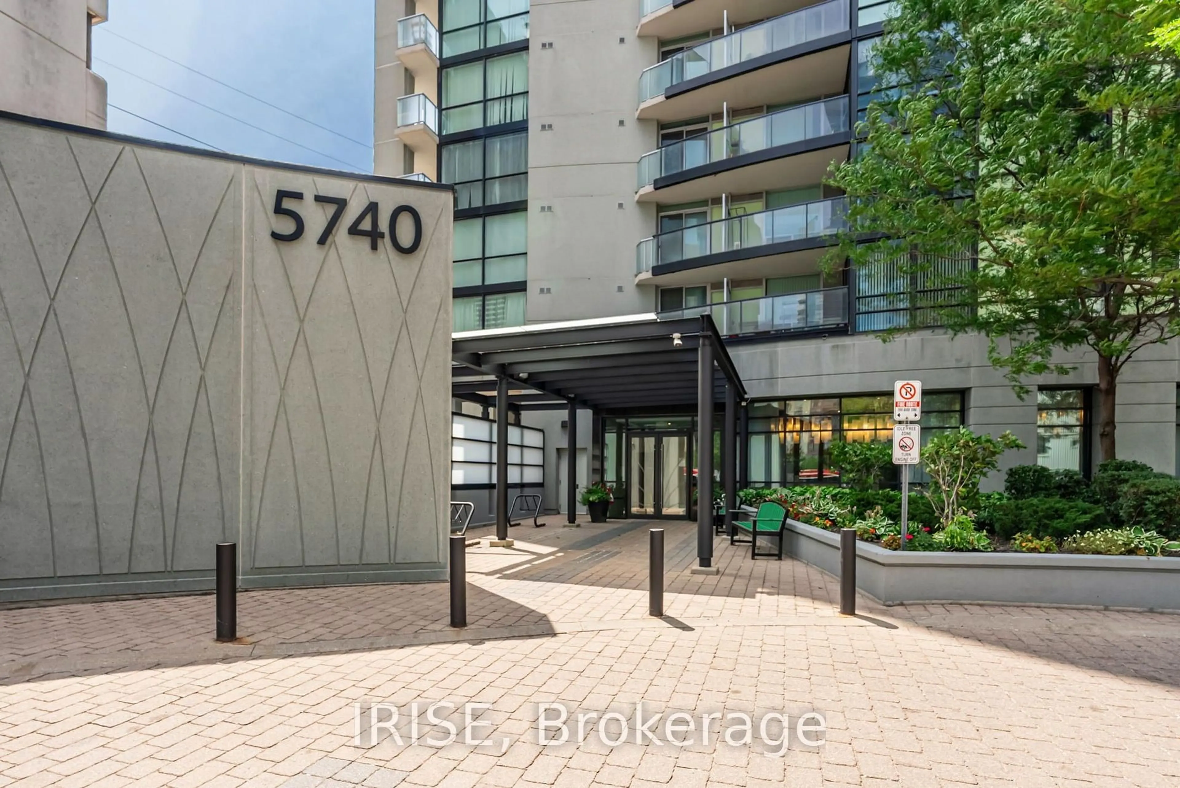 Indoor foyer for 5740 Yonge St #1006, Toronto Ontario M2M 0B1
