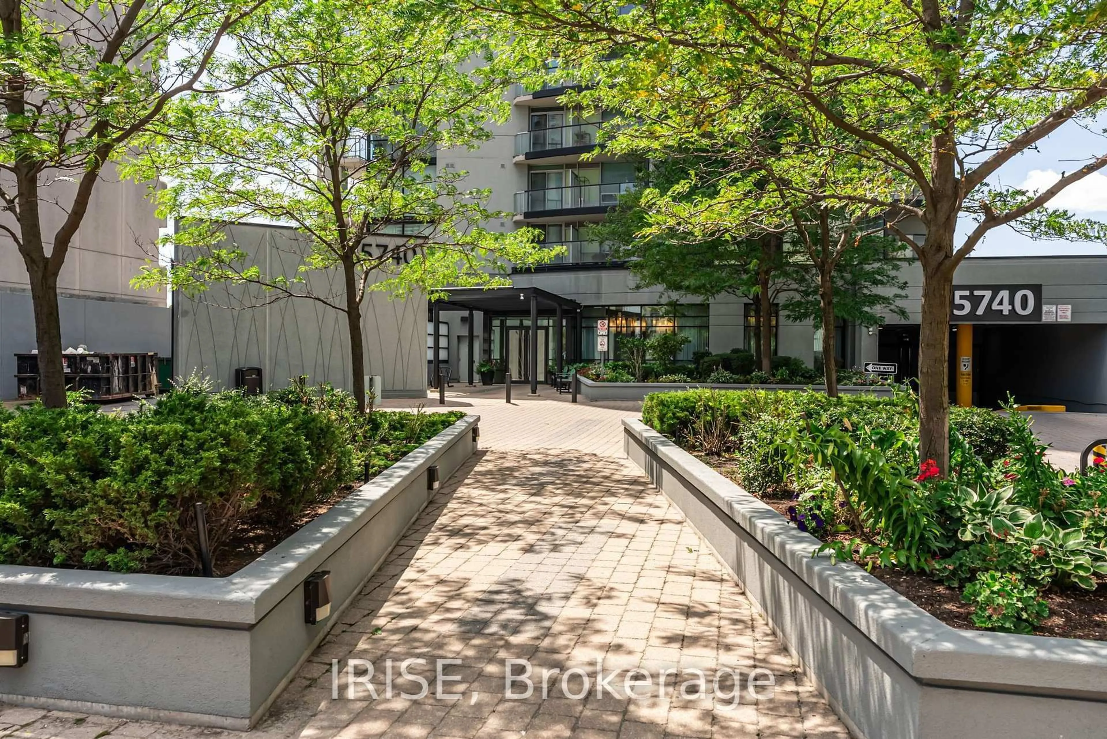 Unknown for 5740 Yonge St #1006, Toronto Ontario M2M 0B1