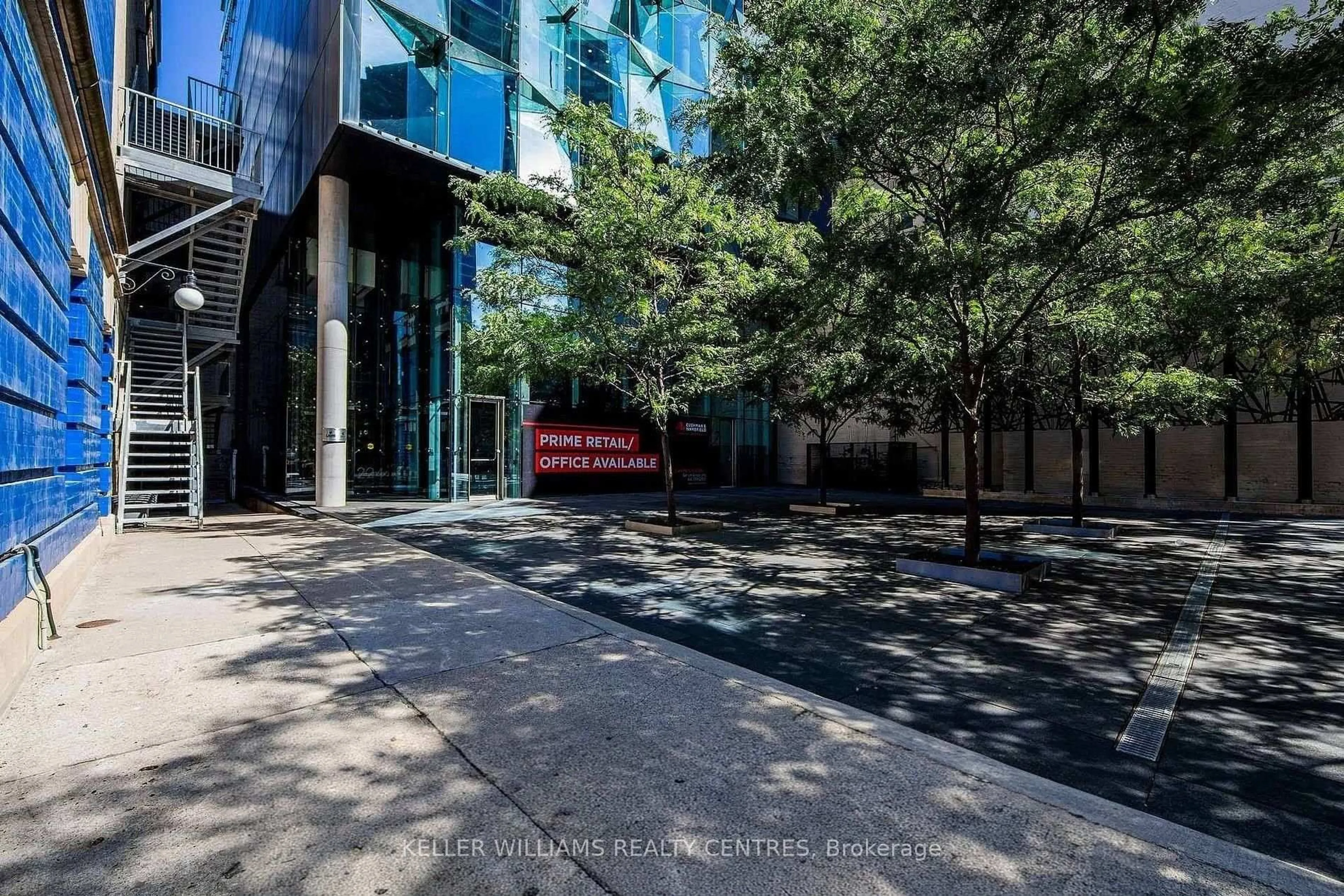 Indoor foyer for 224 King Street West St #501, Toronto Ontario M5H 0A6