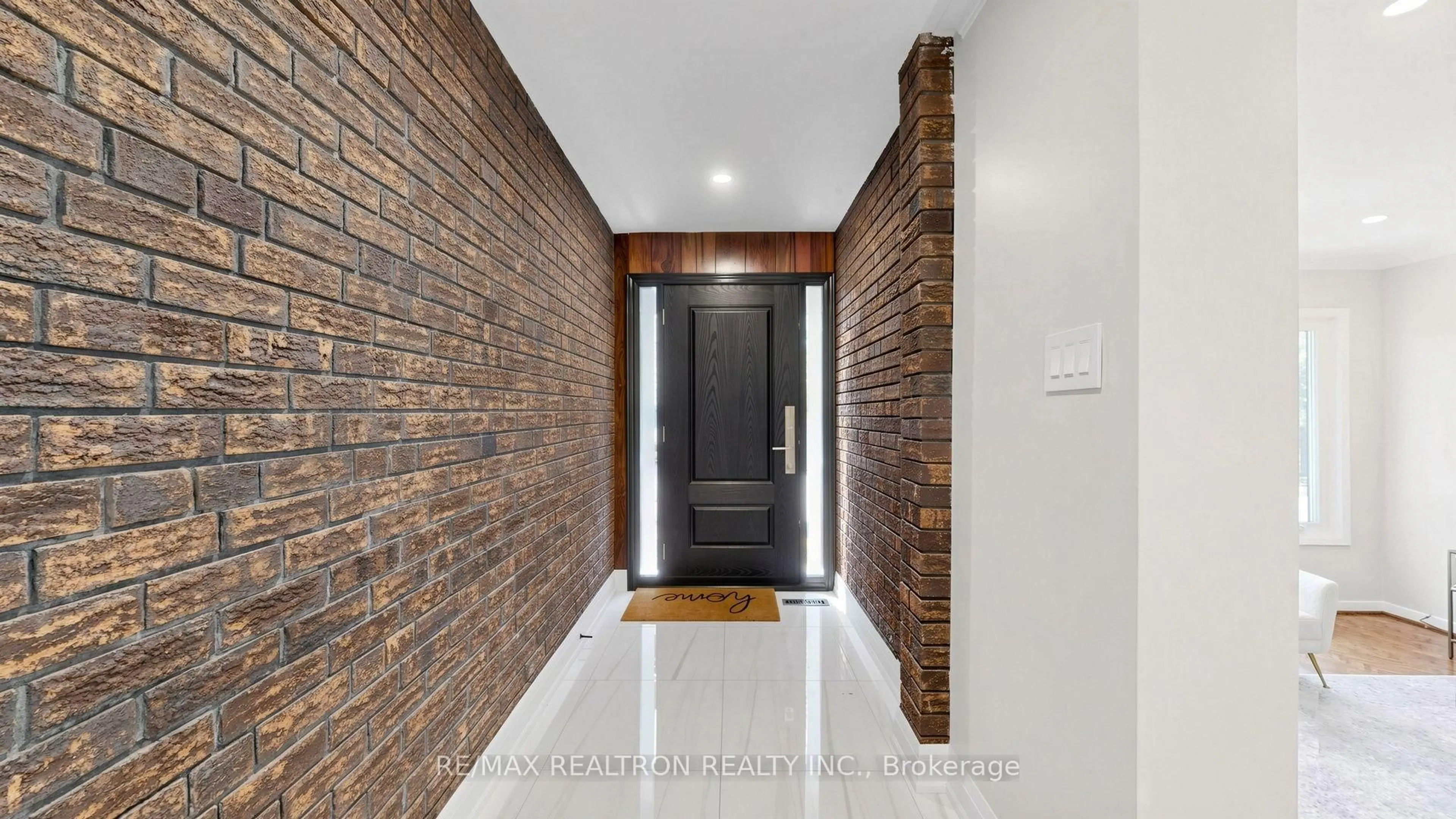 Indoor entryway for 41 Beardmore Cres, Toronto Ontario M2K 2P3