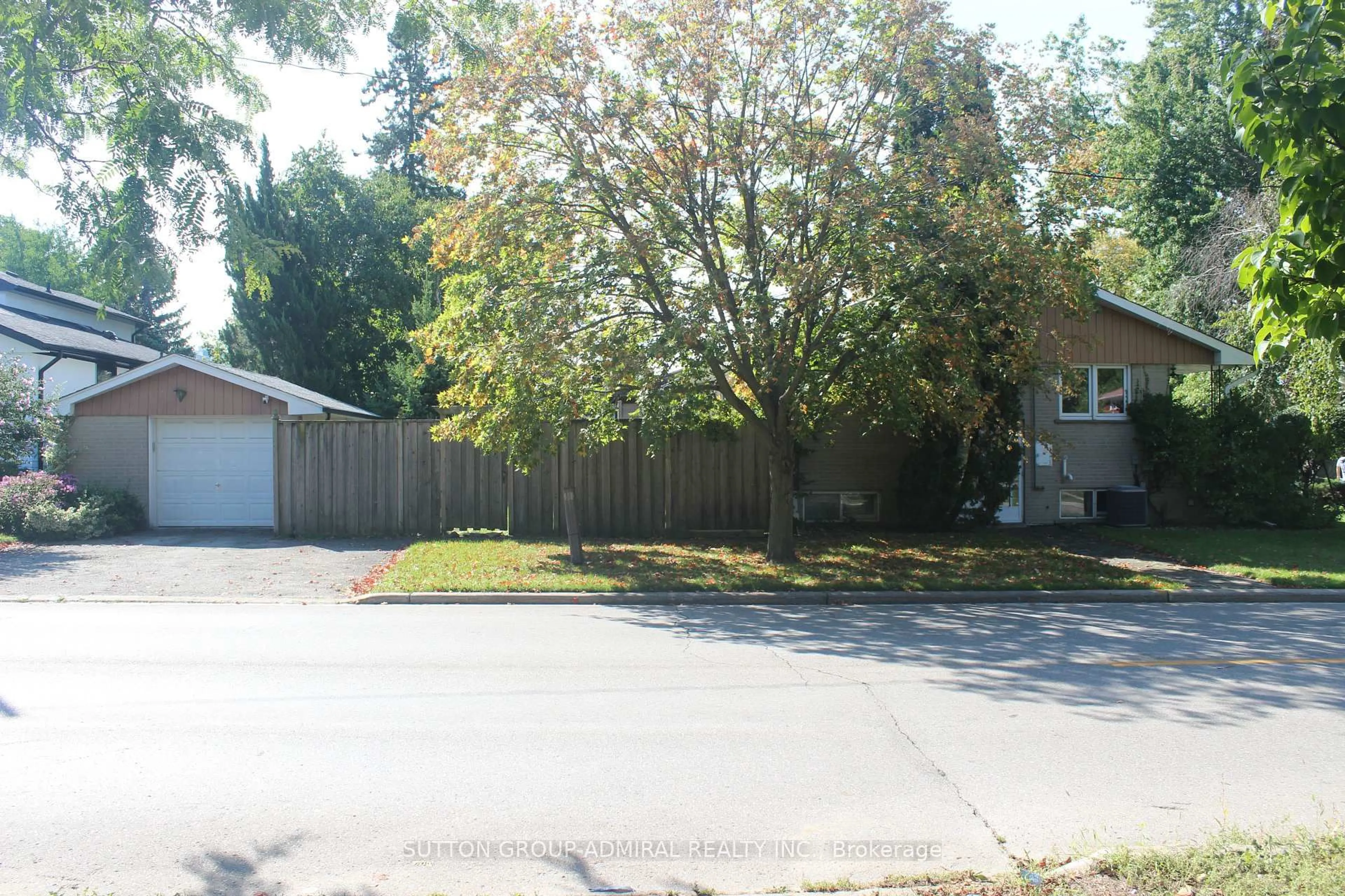 A pic from outside/outdoor area/front of a property/back of a property/a pic from drone, street for 49 Talbot Rd, Toronto Ontario M2M 1R7
