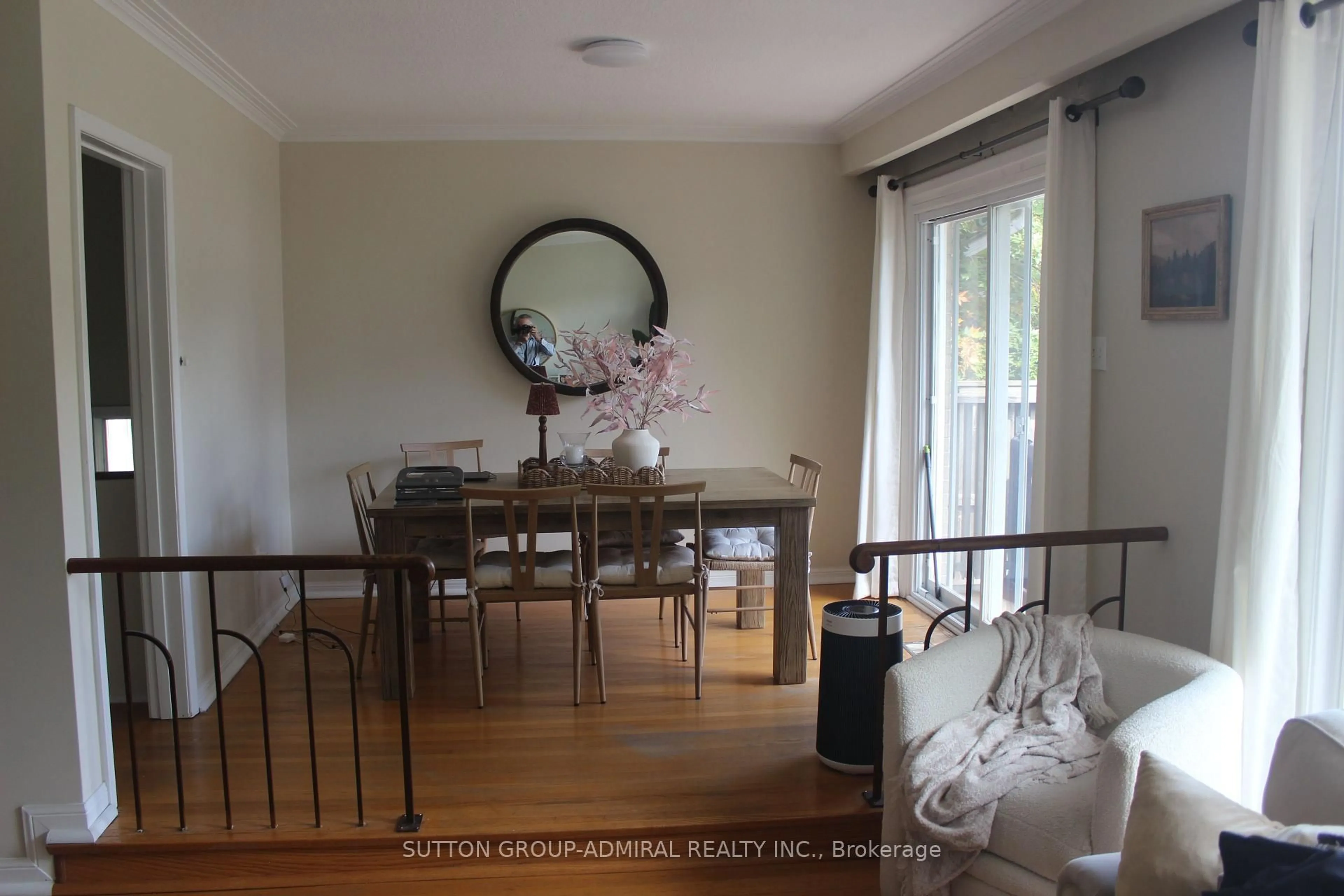 Dining room, wood/laminate floor for 49 Talbot Rd, Toronto Ontario M2M 1R7