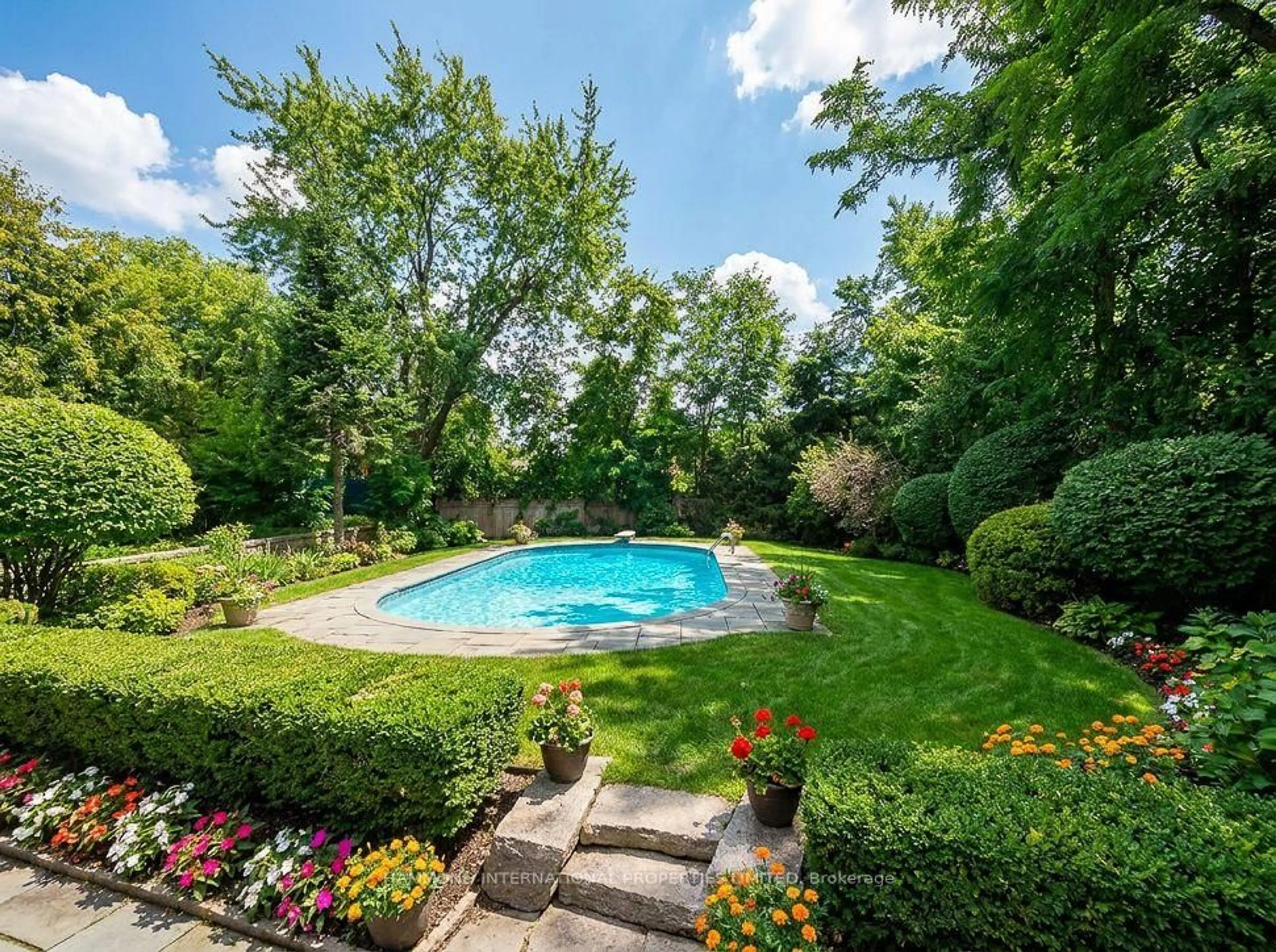 Pool for 2706 Bayview Ave, Toronto Ontario M2L 1B9
