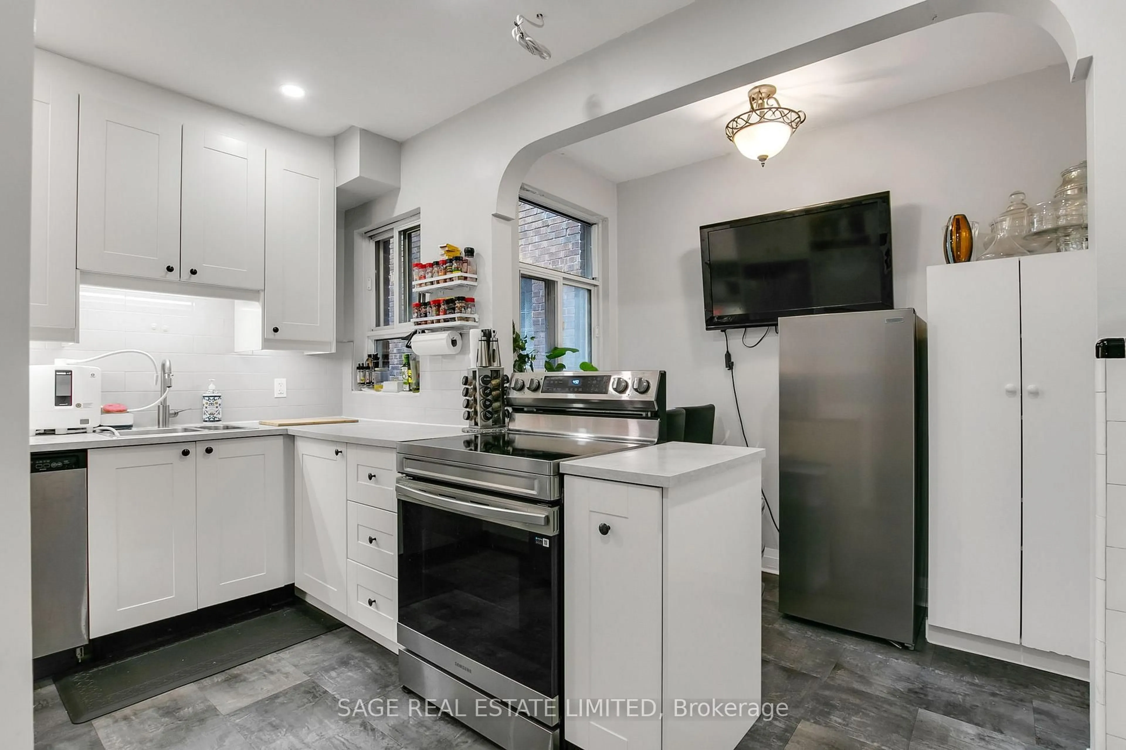 Unknown for 1840 Bathurst St #204, Toronto Ontario M5P 3K7