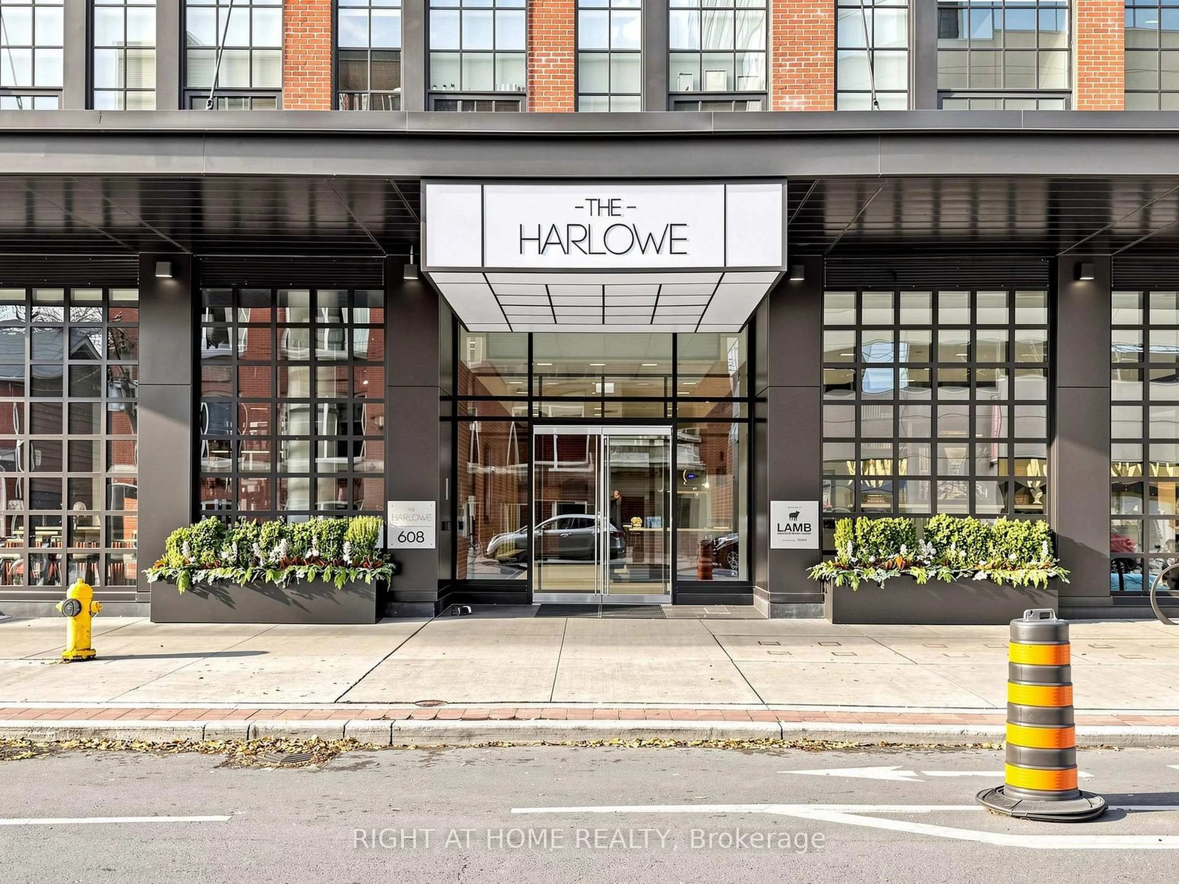 Indoor foyer for 608 Richmond St #1106, Toronto Ontario M5V 0N9