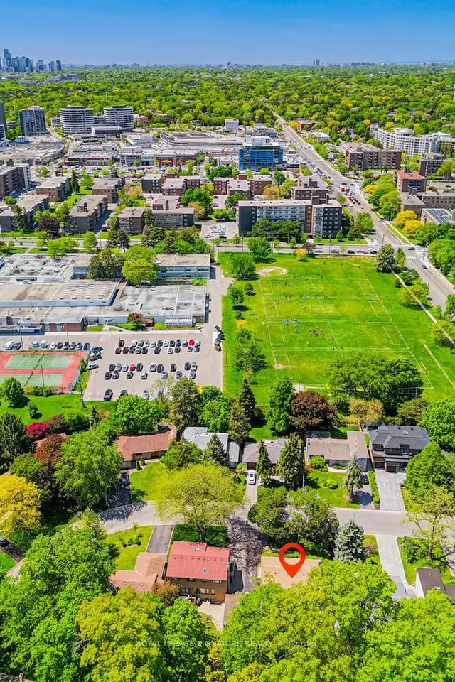 69 Greenland Rd, Toronto 5