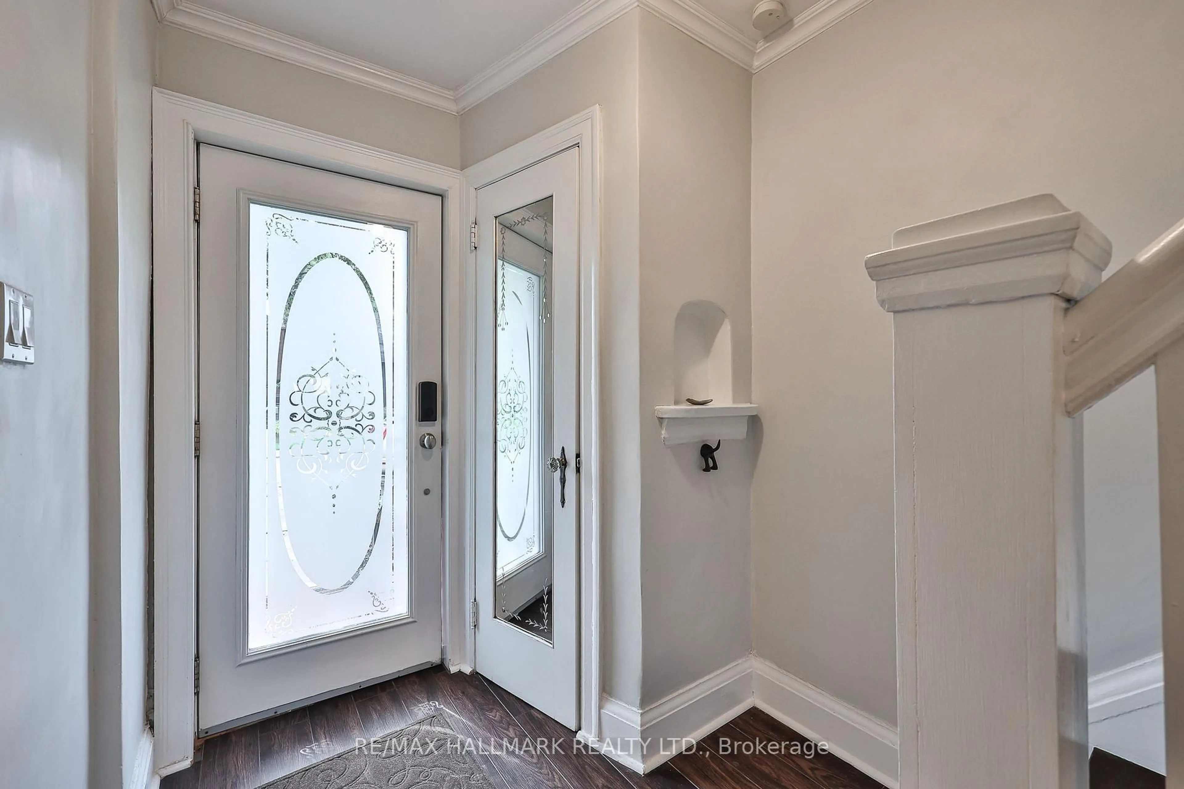 Indoor entryway for 278 Woburn Ave, Toronto Ontario M5M 1K9