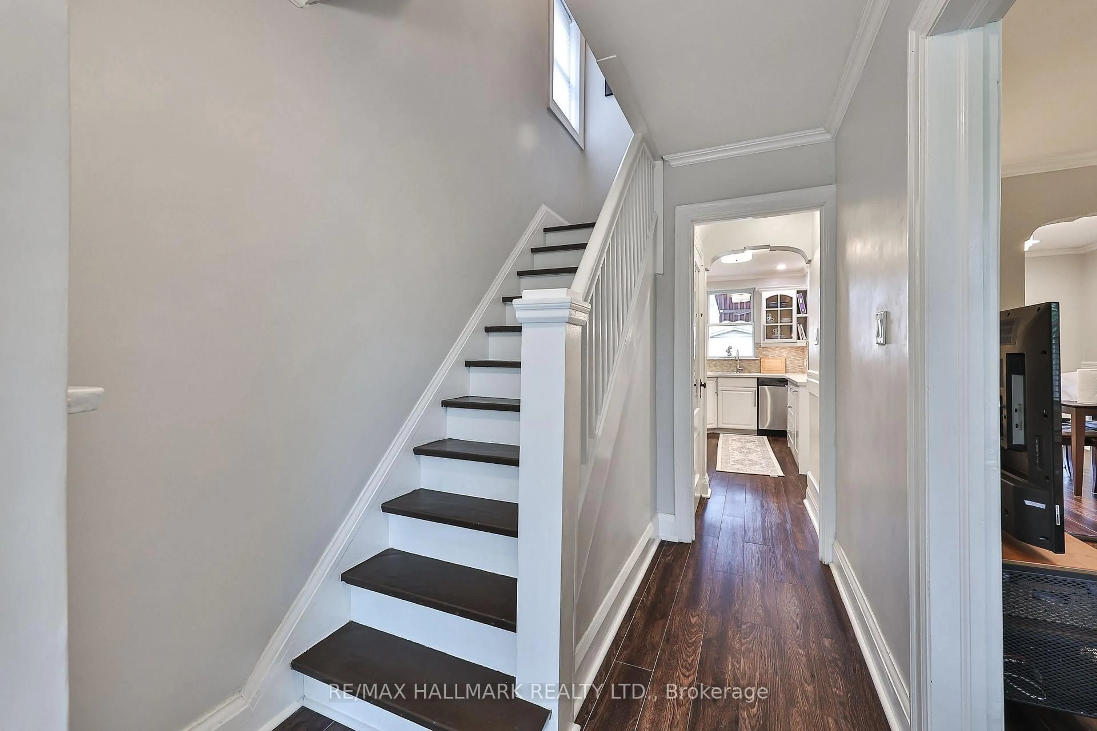 Stairs for 278 Woburn Ave, Toronto Ontario M5M 1K9