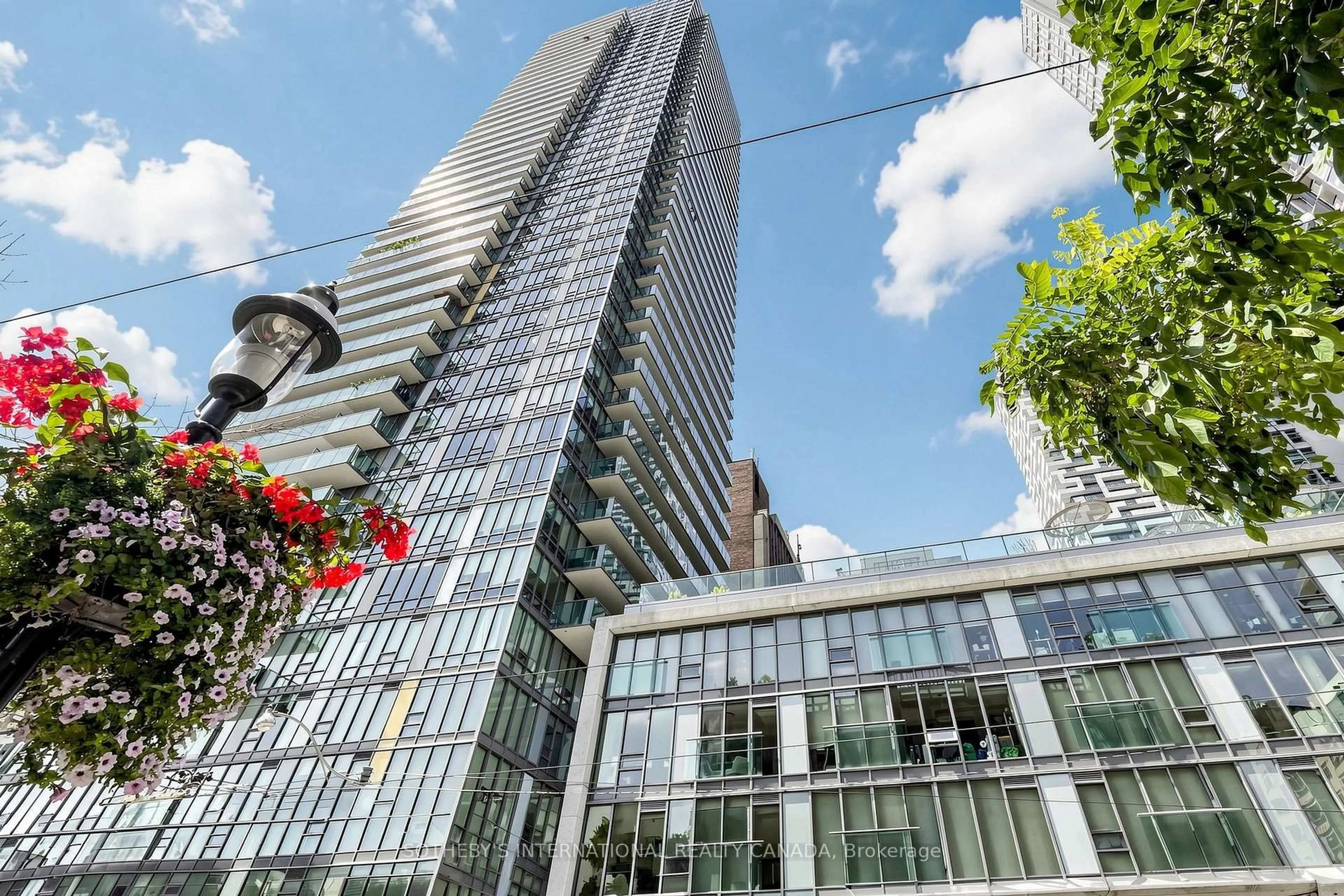 Indoor foyer for 33 Lombard St #1606, Toronto Ontario M5C 3H8
