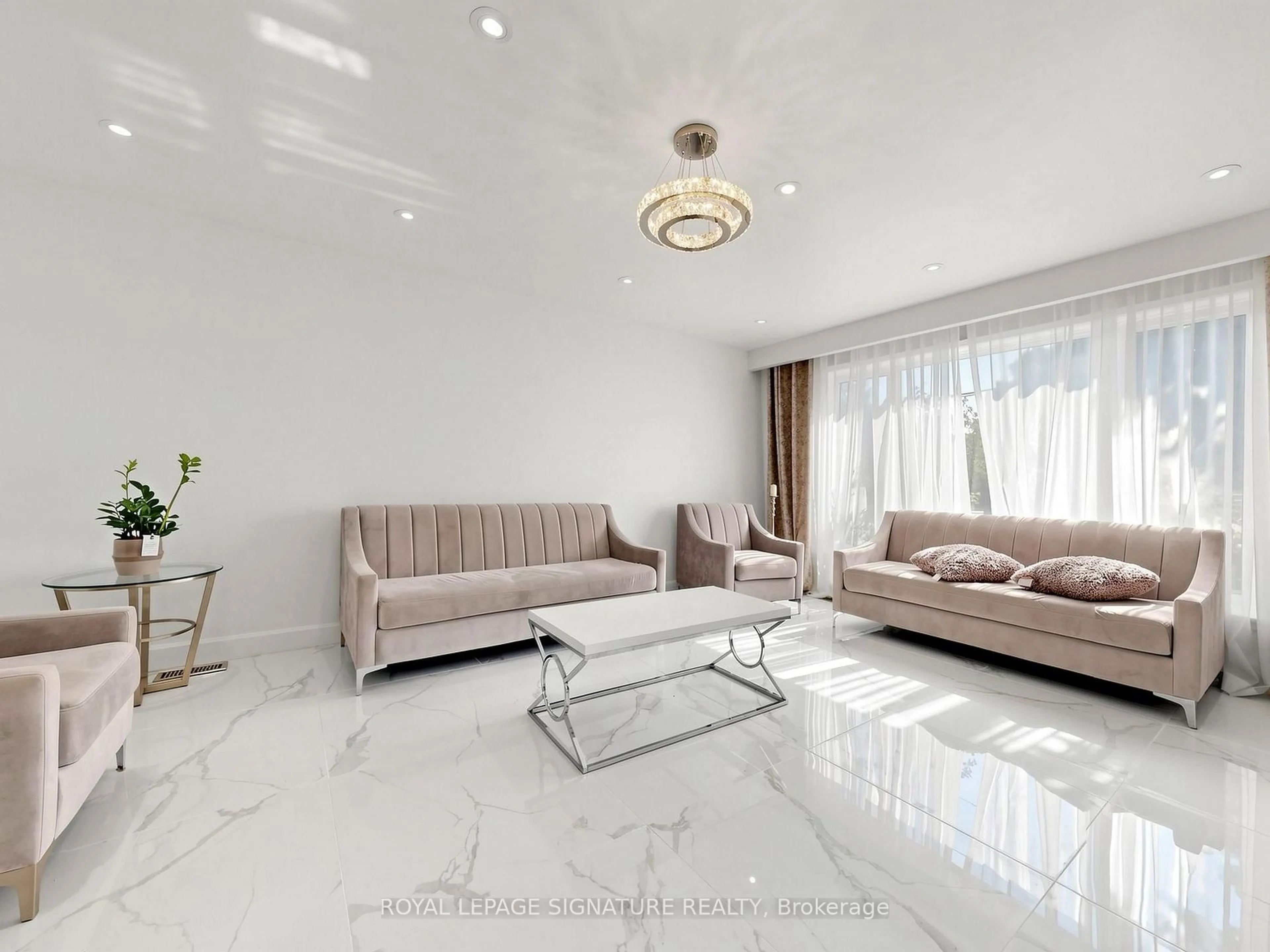 Living room with furniture, unknown for 31 Tollerton Ave, Toronto Ontario M2K 2H1