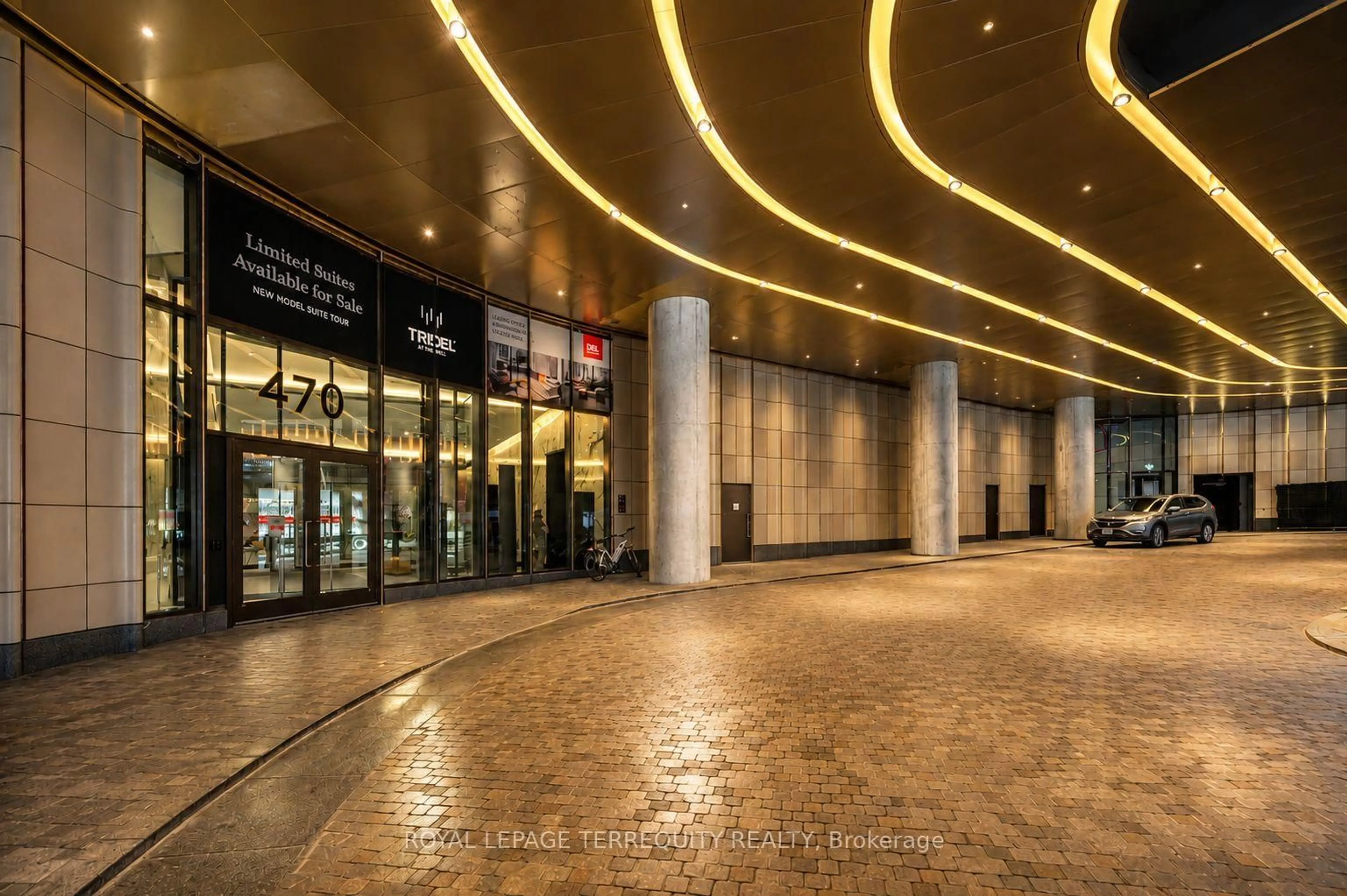 Indoor foyer for 470 Front St #1112, Toronto Ontario M5V 0V6