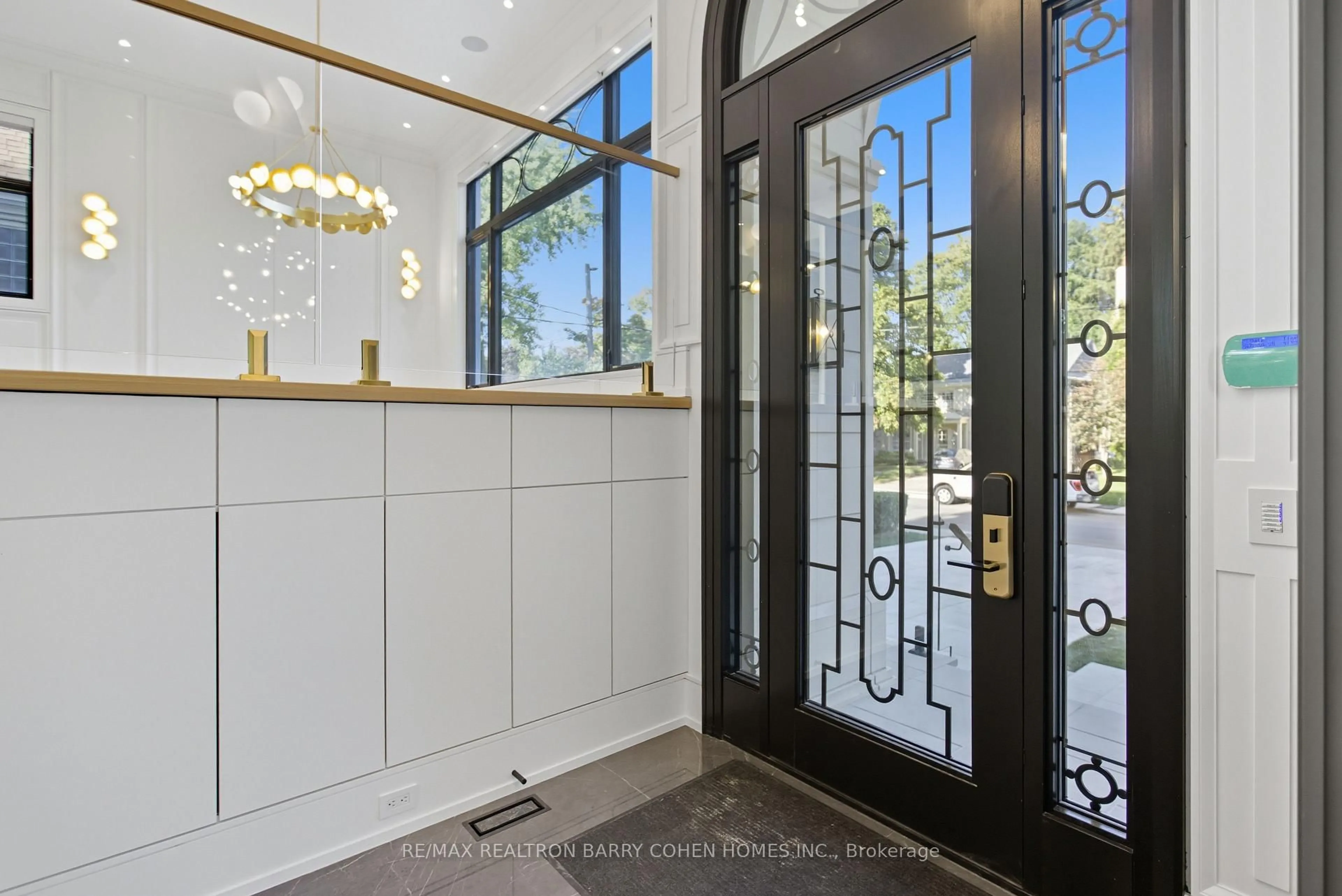 Indoor entryway for 14 Glen Cedar Rd, Toronto Ontario M6C 3G1