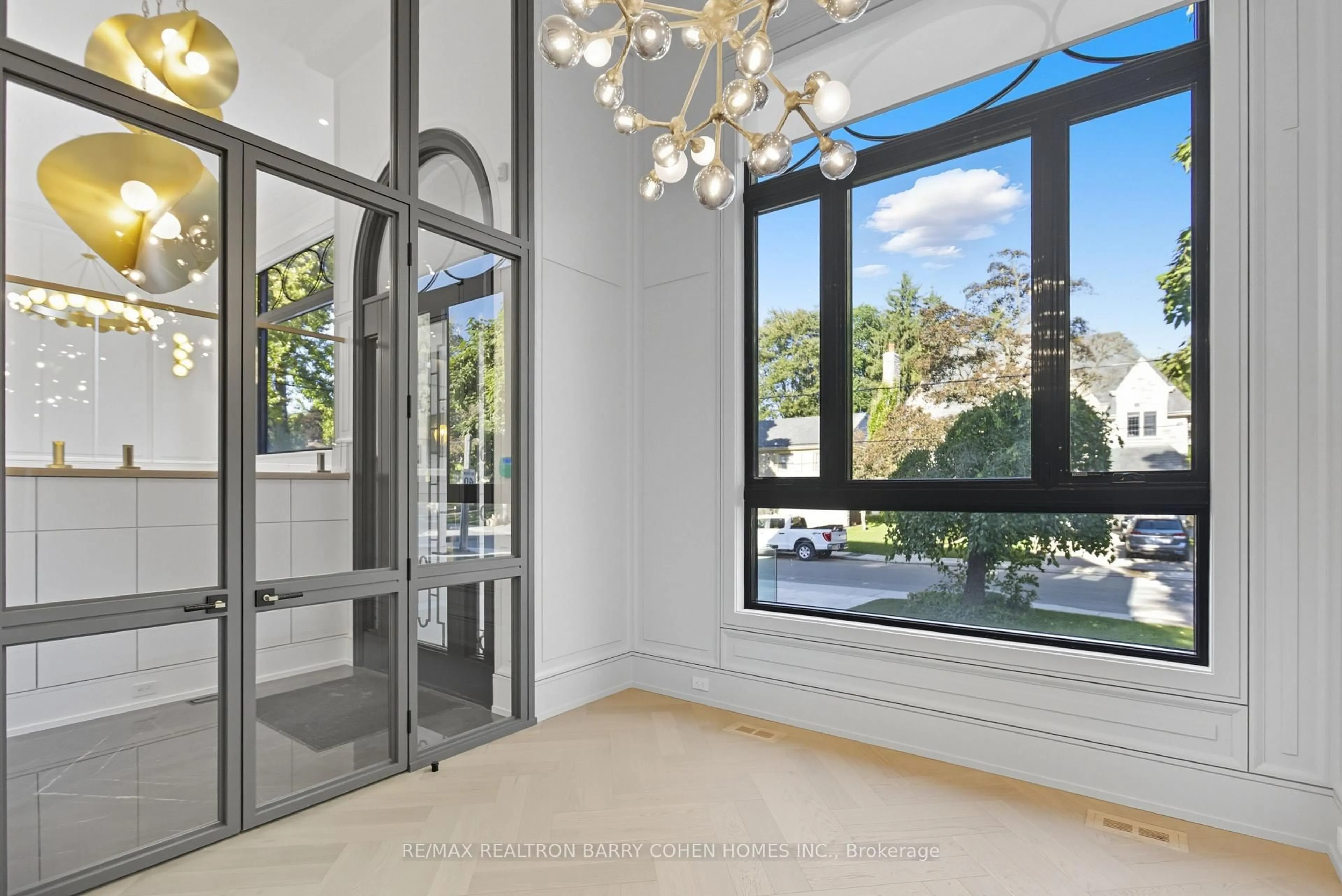 Indoor foyer for 14 Glen Cedar Rd, Toronto Ontario M6C 3G1