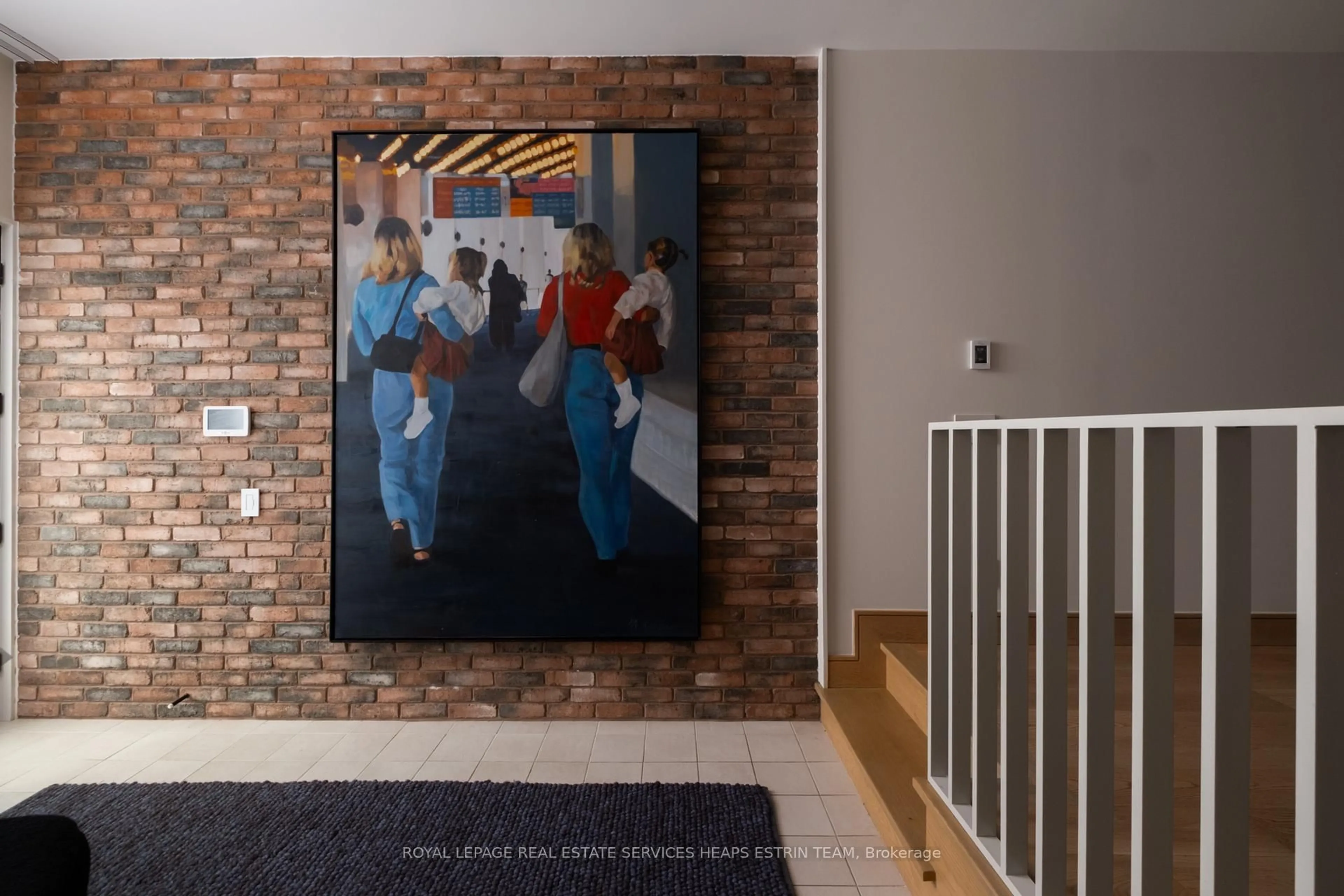 Indoor foyer for 42 Clarendon Ave, Toronto Ontario M4V 1J1