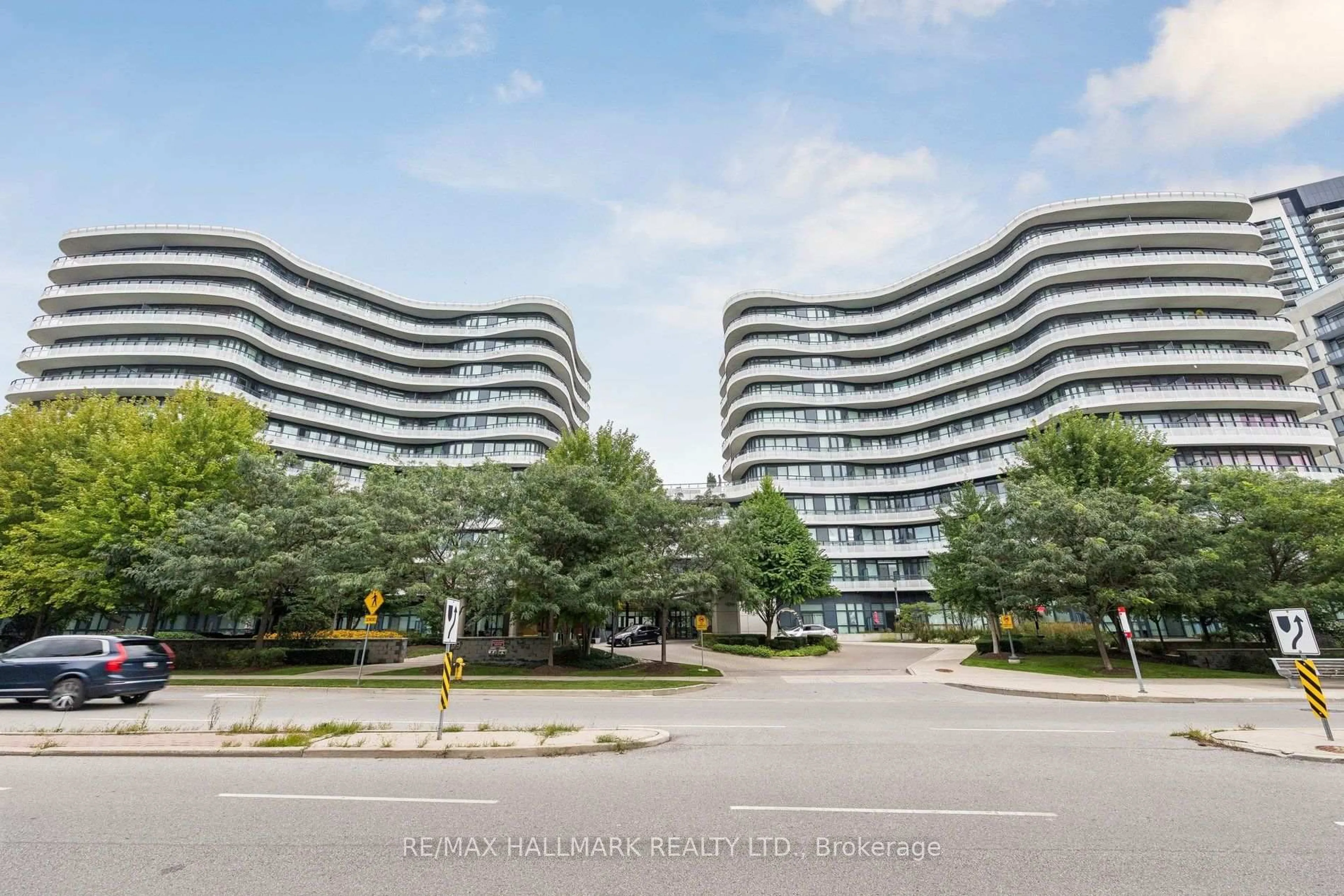 Blurry image for 99 The Donway #924, Toronto Ontario M3C 0N8