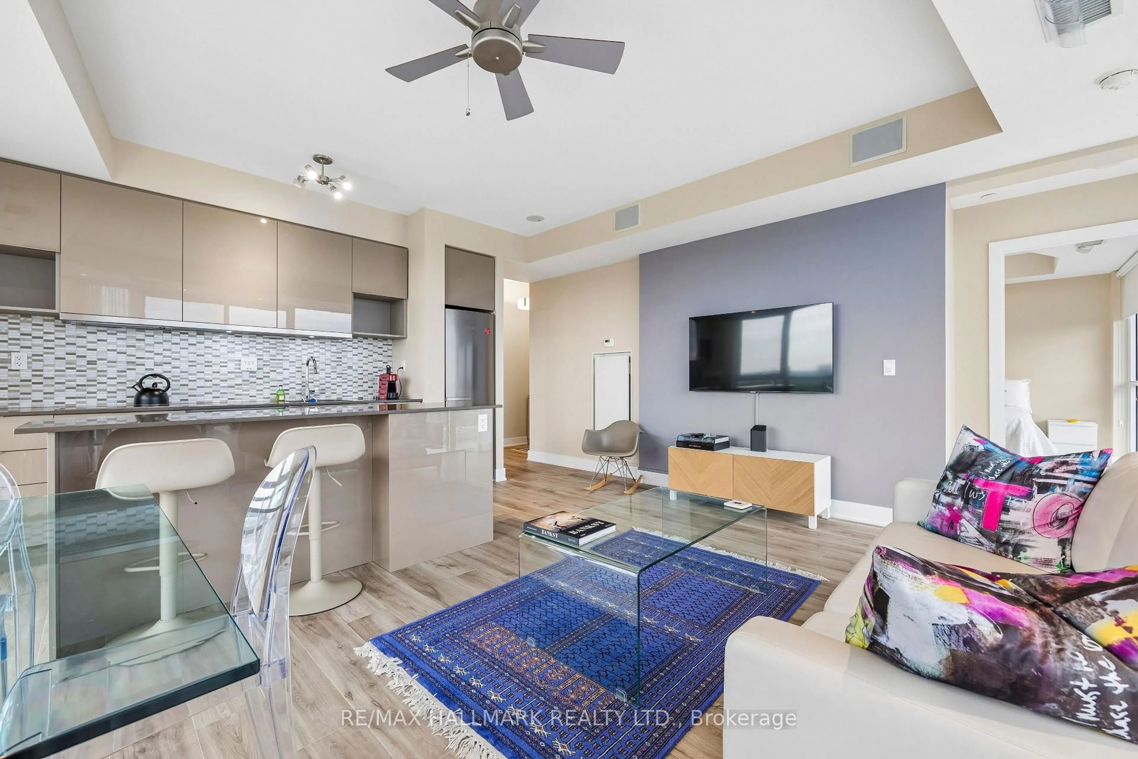 Open concept kitchen, ceramic/tile floor for 99 The Donway #924, Toronto Ontario M3C 0N8