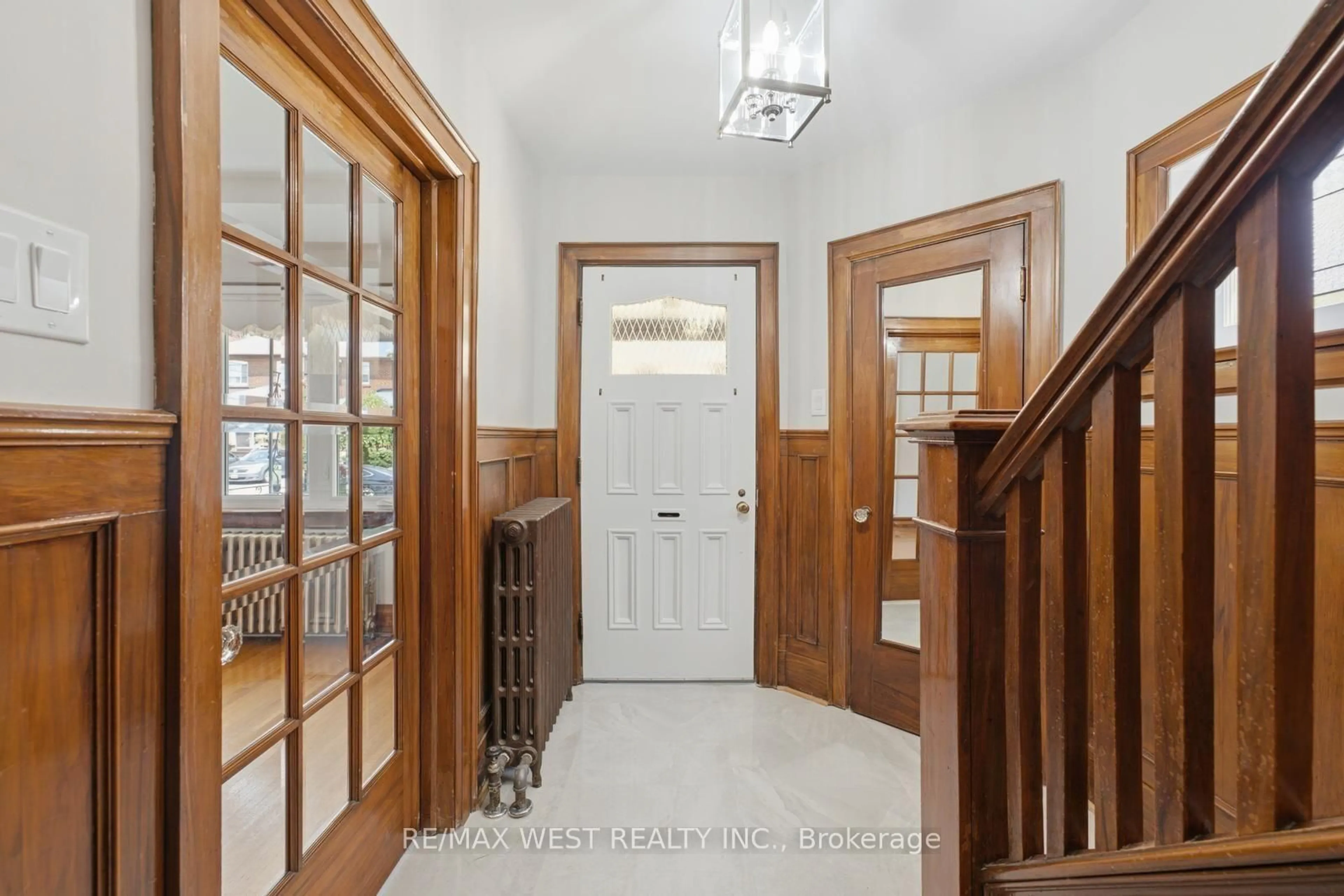 Indoor foyer for 280 Westmount Ave, Toronto Ontario M6E 3N1