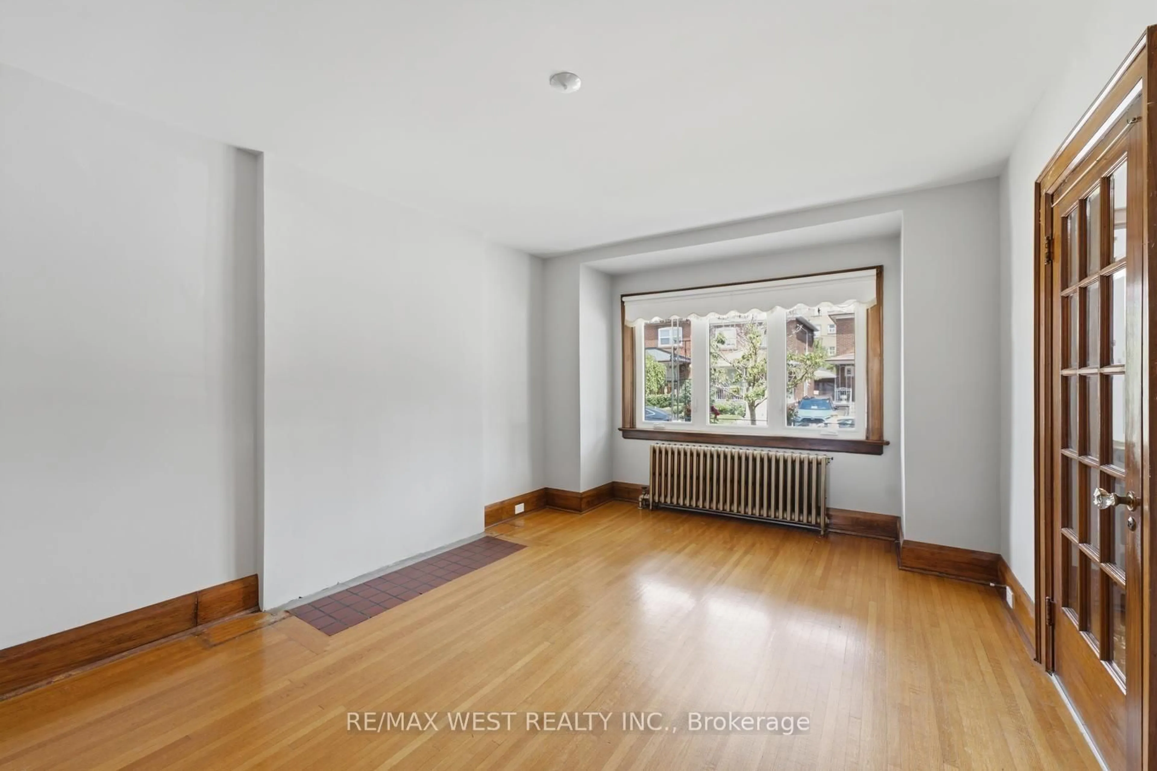 A pic of a room for 280 Westmount Ave, Toronto Ontario M6E 3N1