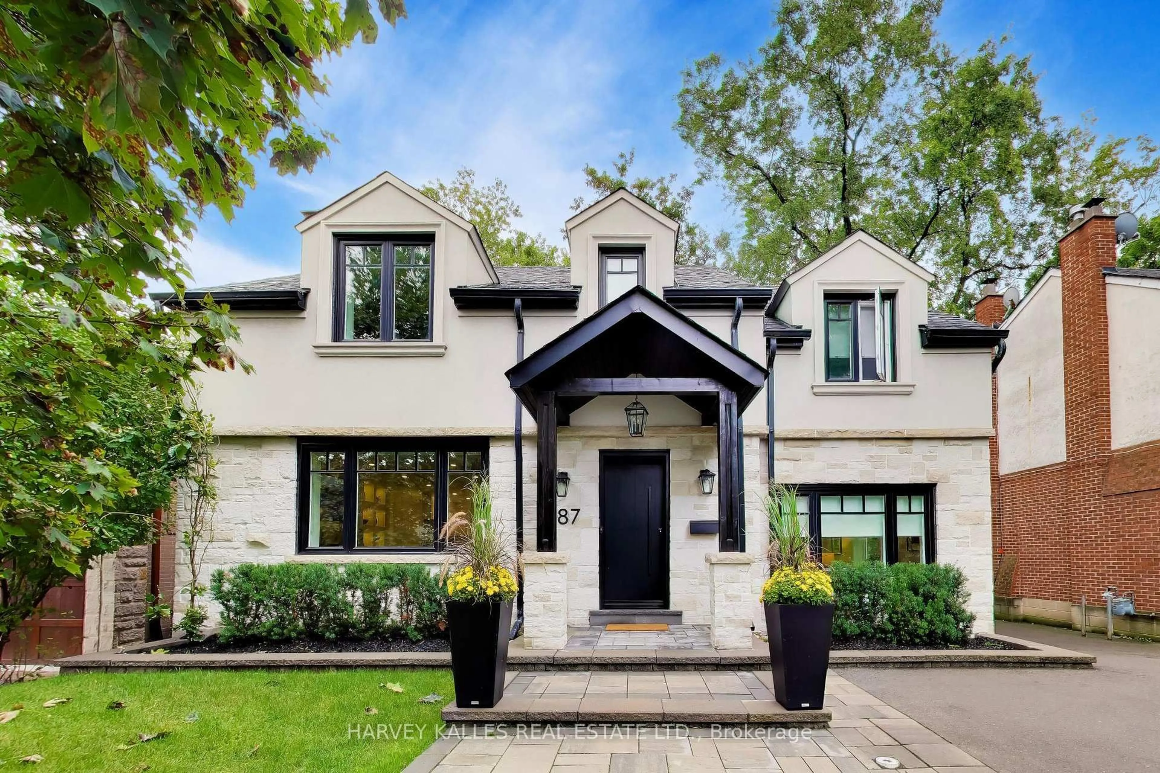 Home with brick exterior material, street for 287 Yonge Blvd, Toronto Ontario M5M 3J1
