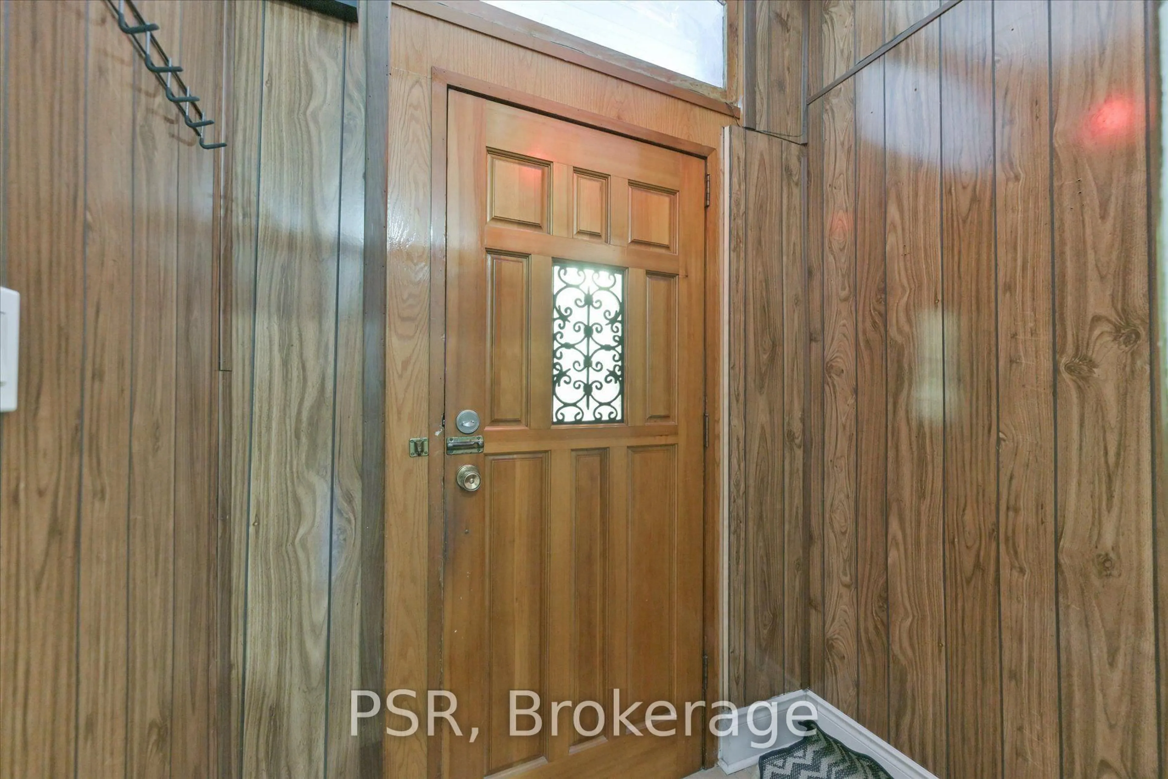 Indoor foyer for 64 Gladstone Ave, Toronto Ontario M6J 3K8
