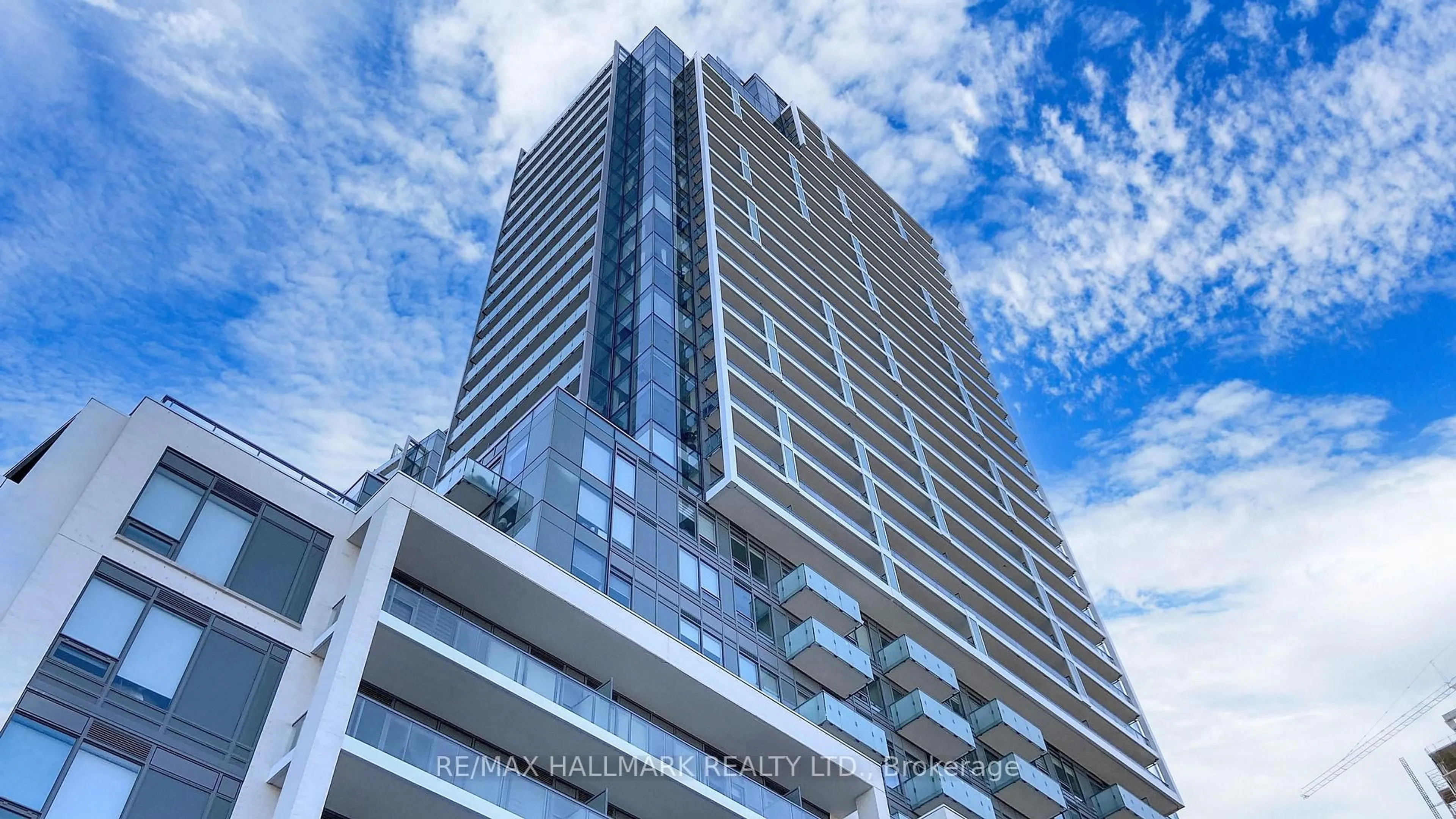 A pic from outside/outdoor area/front of a property/back of a property/a pic from drone, building for 7 Golden Lion Hts #N423, Toronto Ontario M6R 2J3