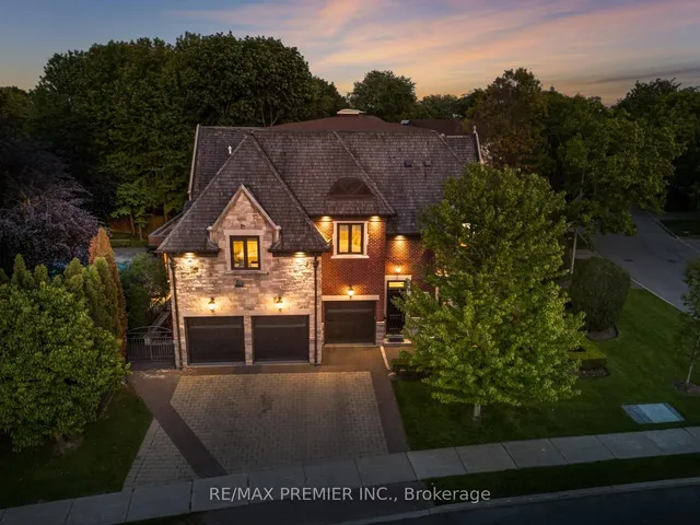 35 Normandale Cres, Toronto 3