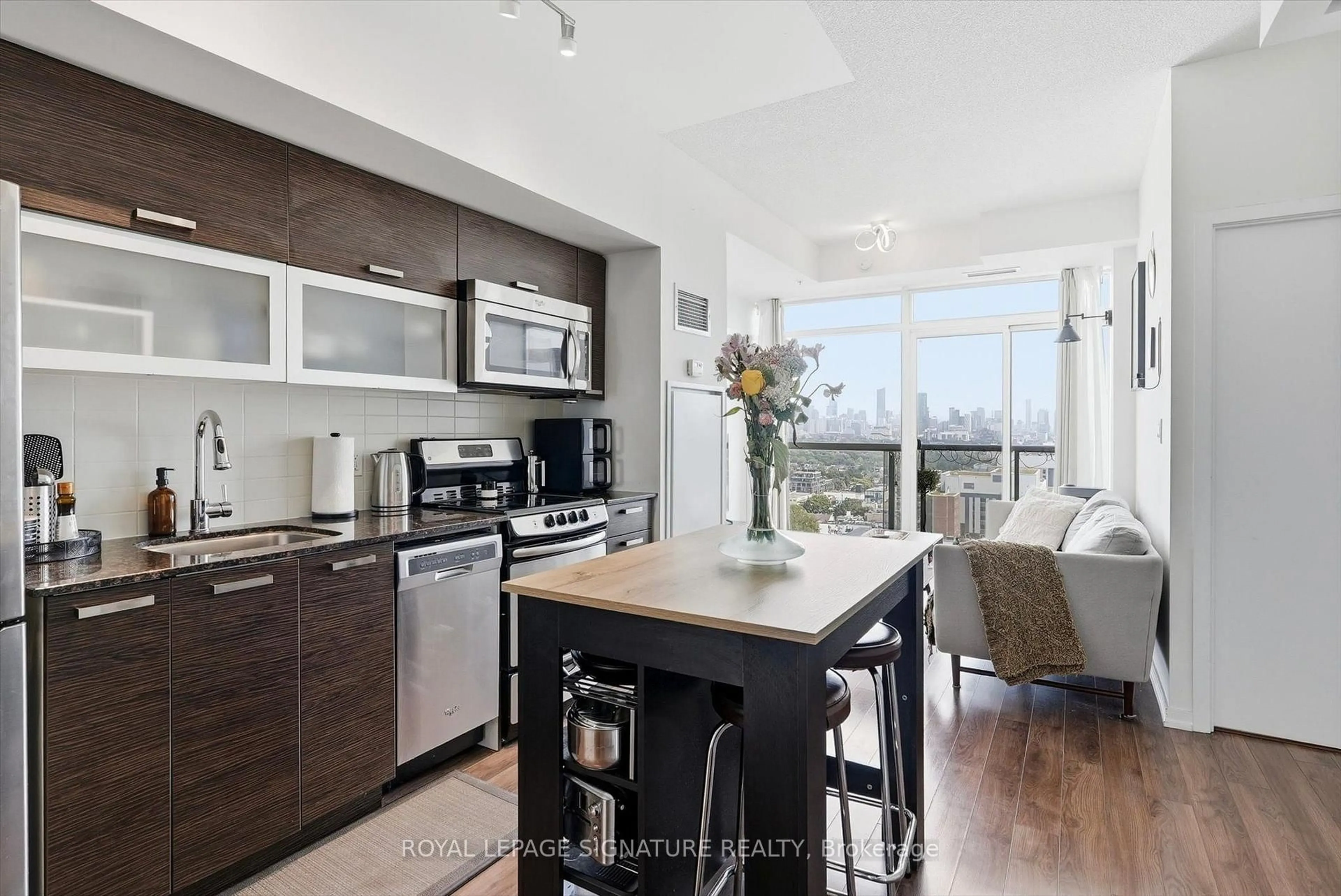Open concept kitchen, unknown for 68 Abell St #Ph02, Toronto Ontario M6J 0A2