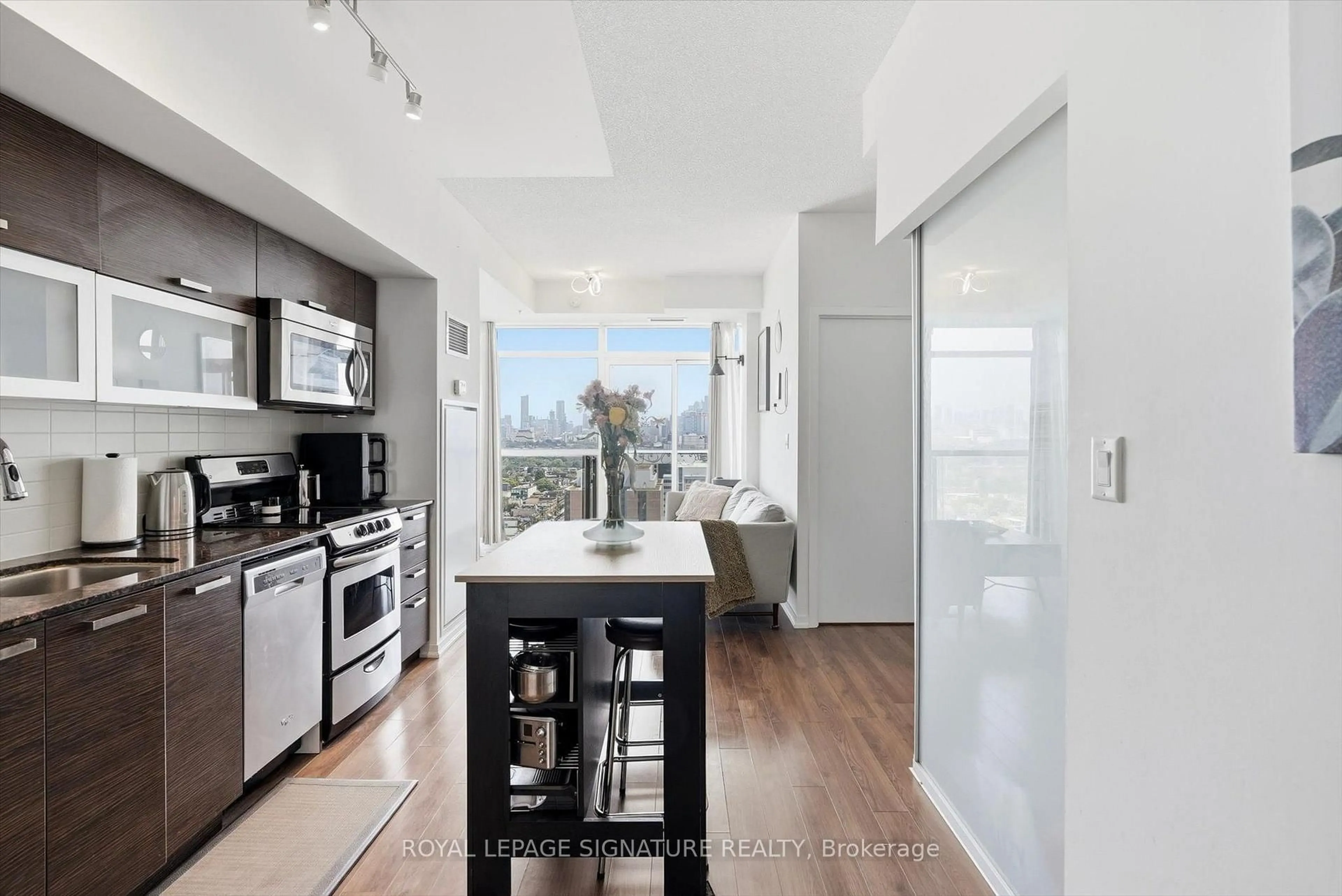 Open concept kitchen, unknown for 68 Abell St #Ph02, Toronto Ontario M6J 0A2