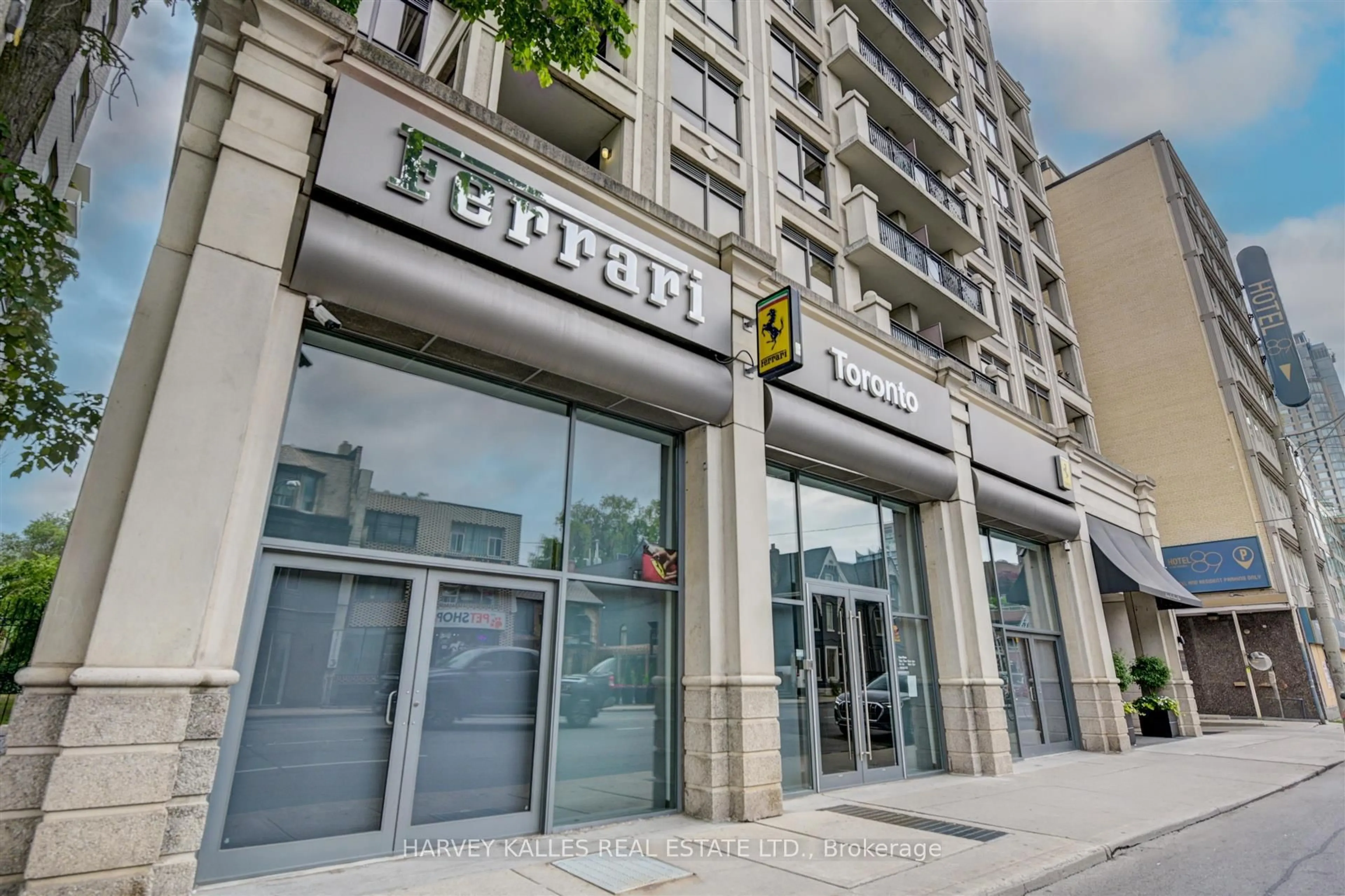 Indoor foyer for 99 Avenue Rd #708, Toronto Ontario M5R 2G5