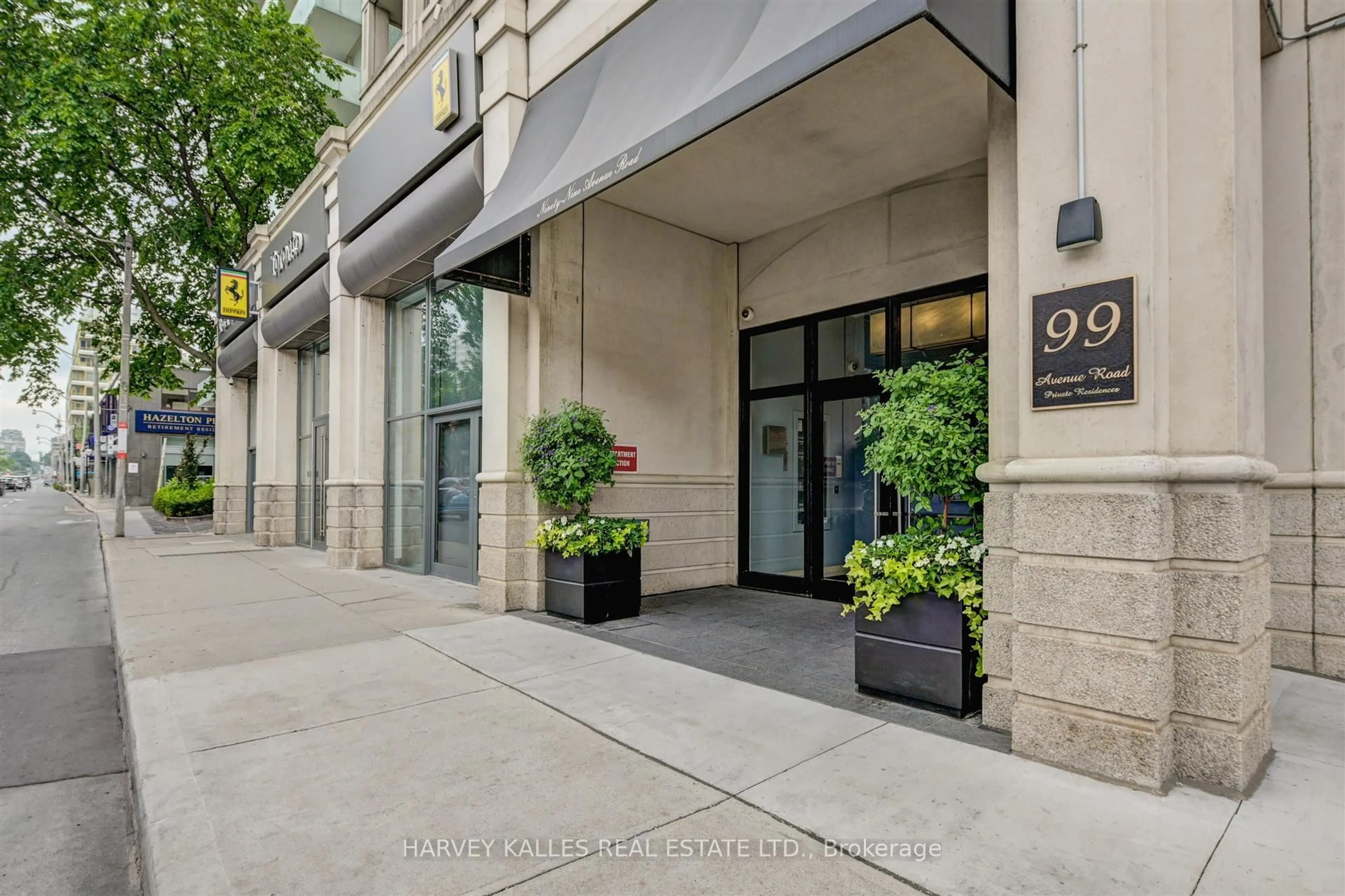 Indoor foyer for 99 Avenue Rd #708, Toronto Ontario M5R 2G5