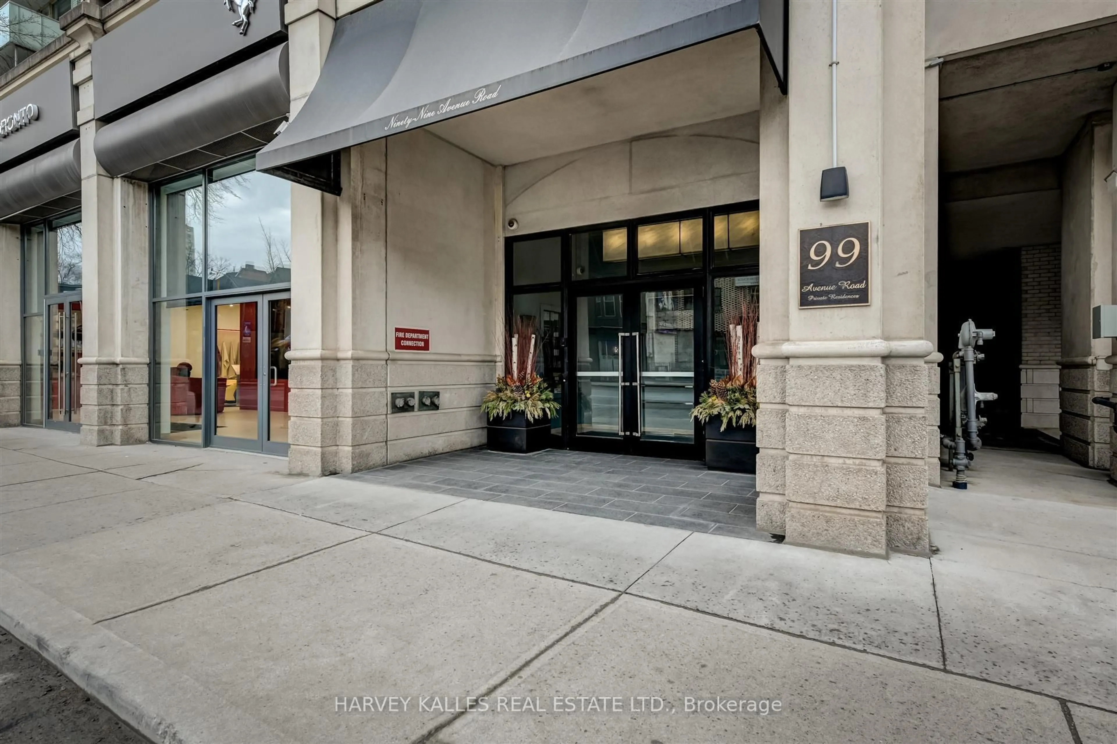 Indoor foyer for 99 Avenue Rd #708, Toronto Ontario M5R 2G5